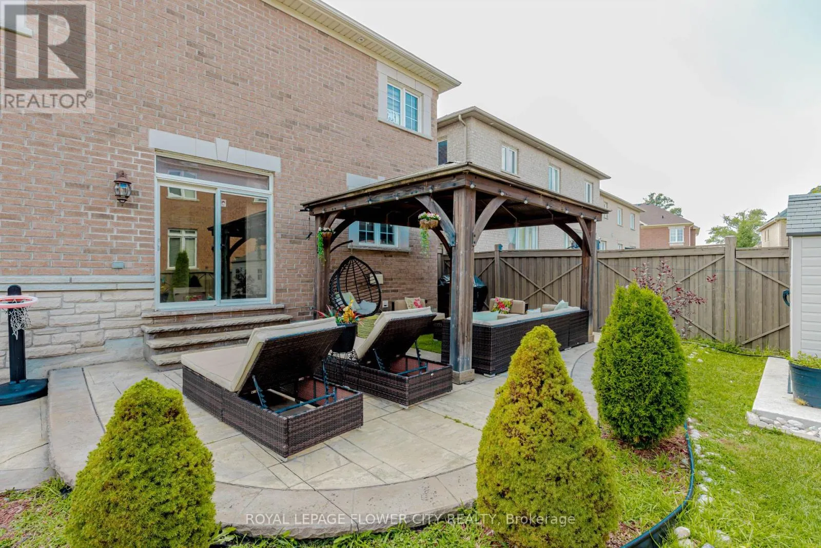 11 VINTONRIDGE DRIVE