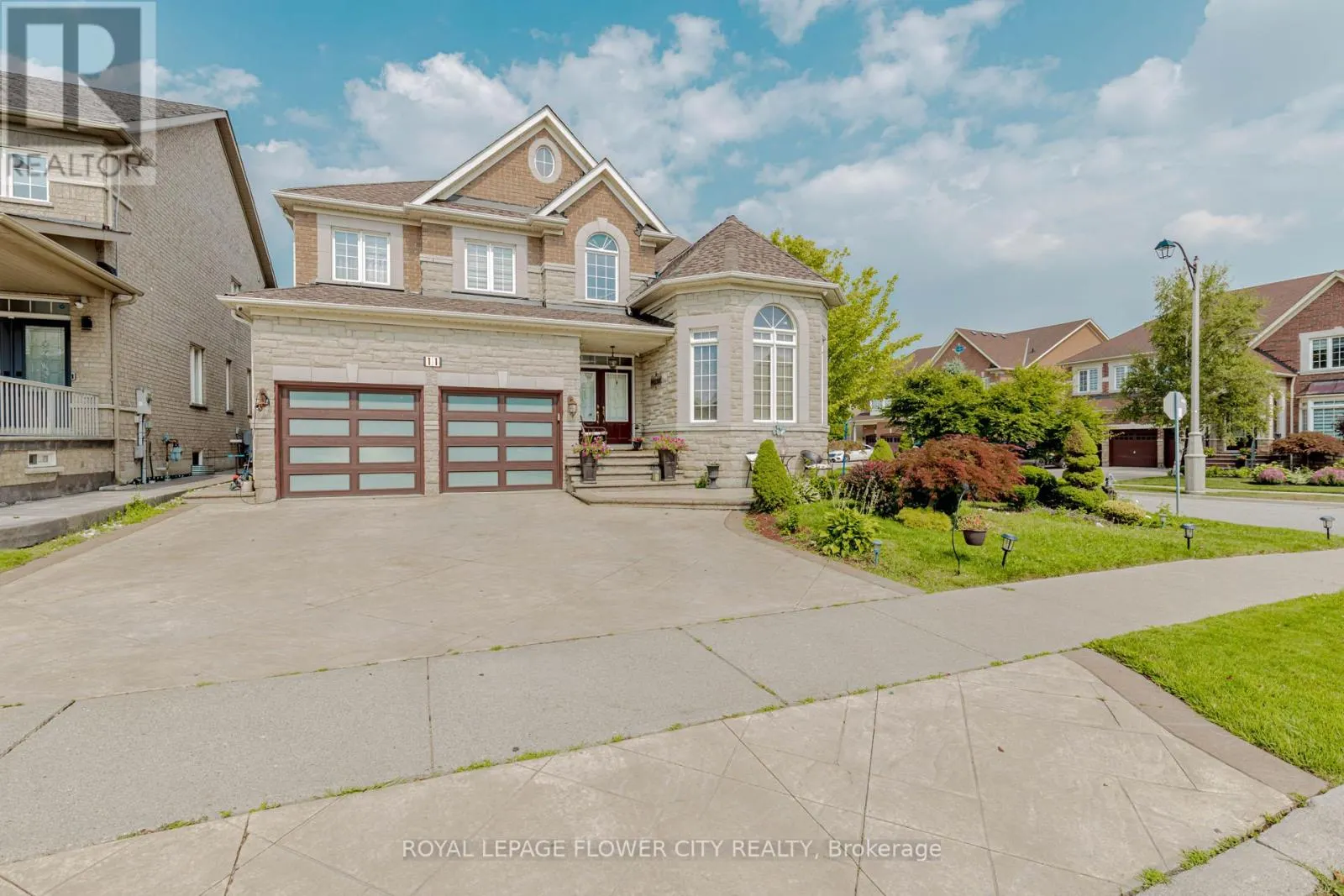 11 VINTONRIDGE DRIVE