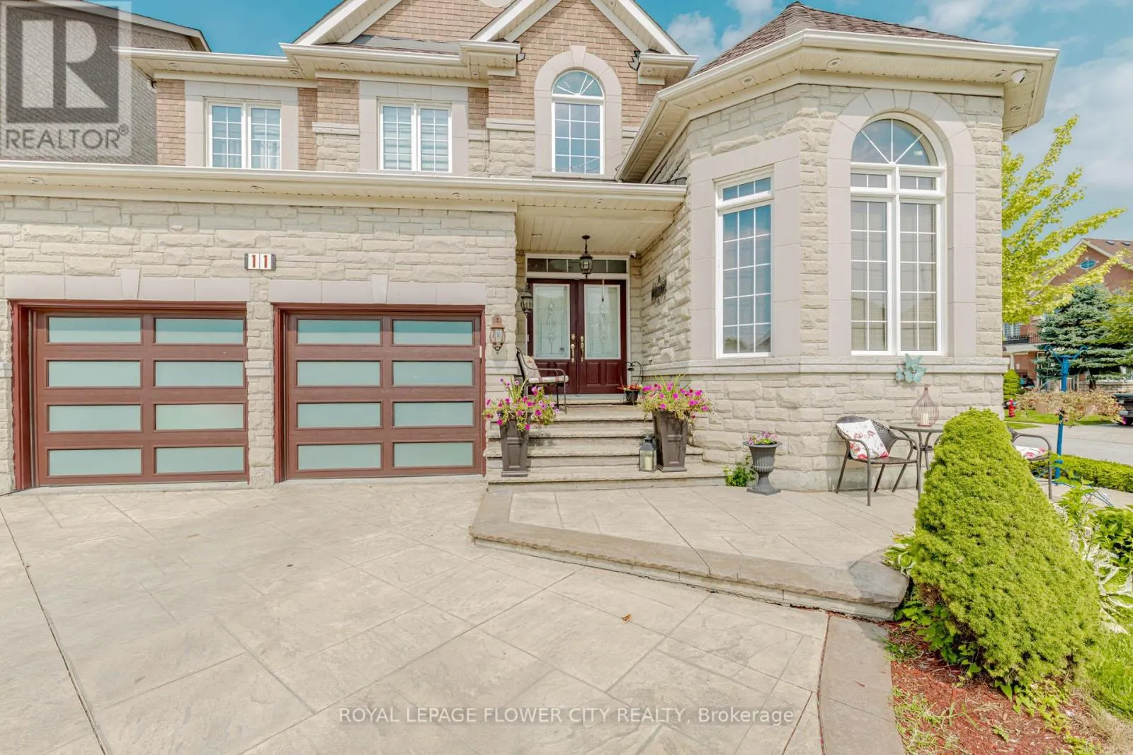 11 VINTONRIDGE DRIVE