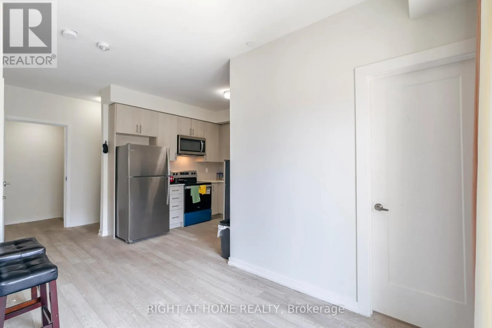 7 - 3540 COLONIAL DRIVE