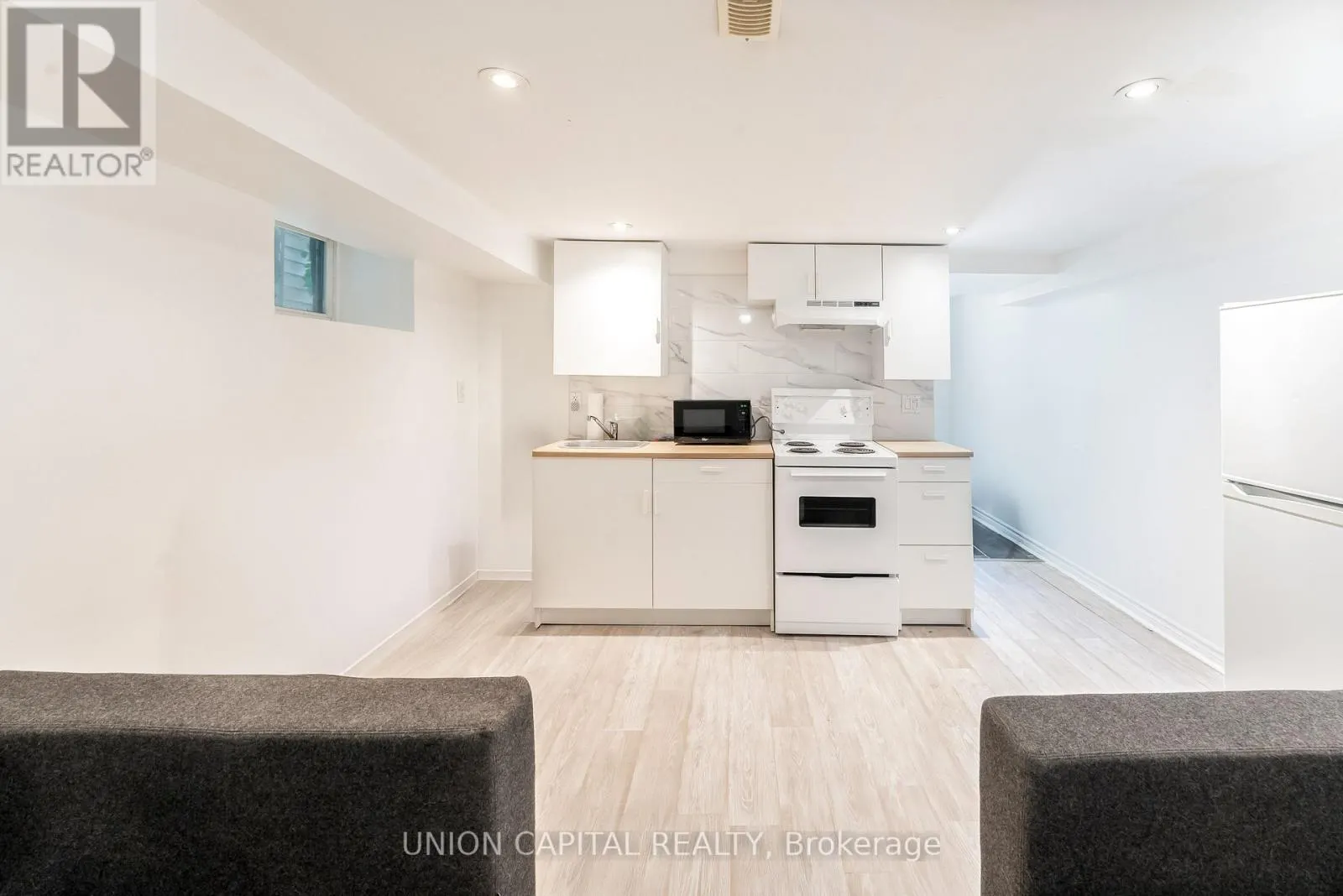56 CLOVERDALE ROAD