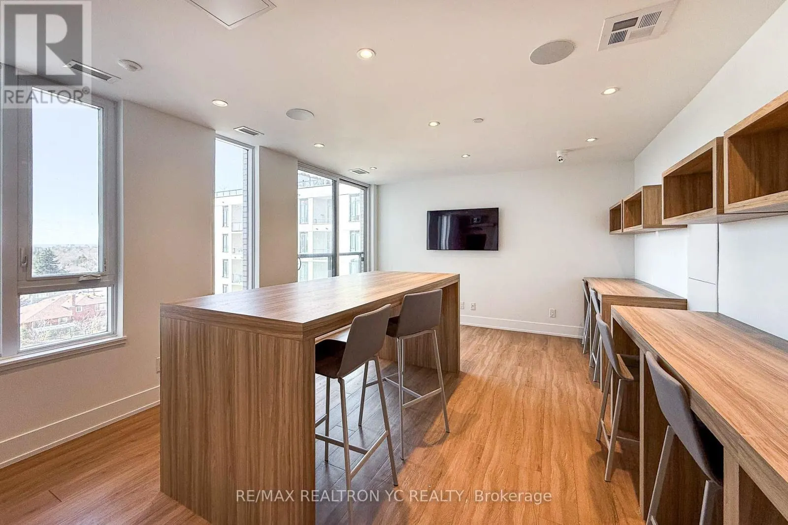 803 - 3100 KEELE STREET