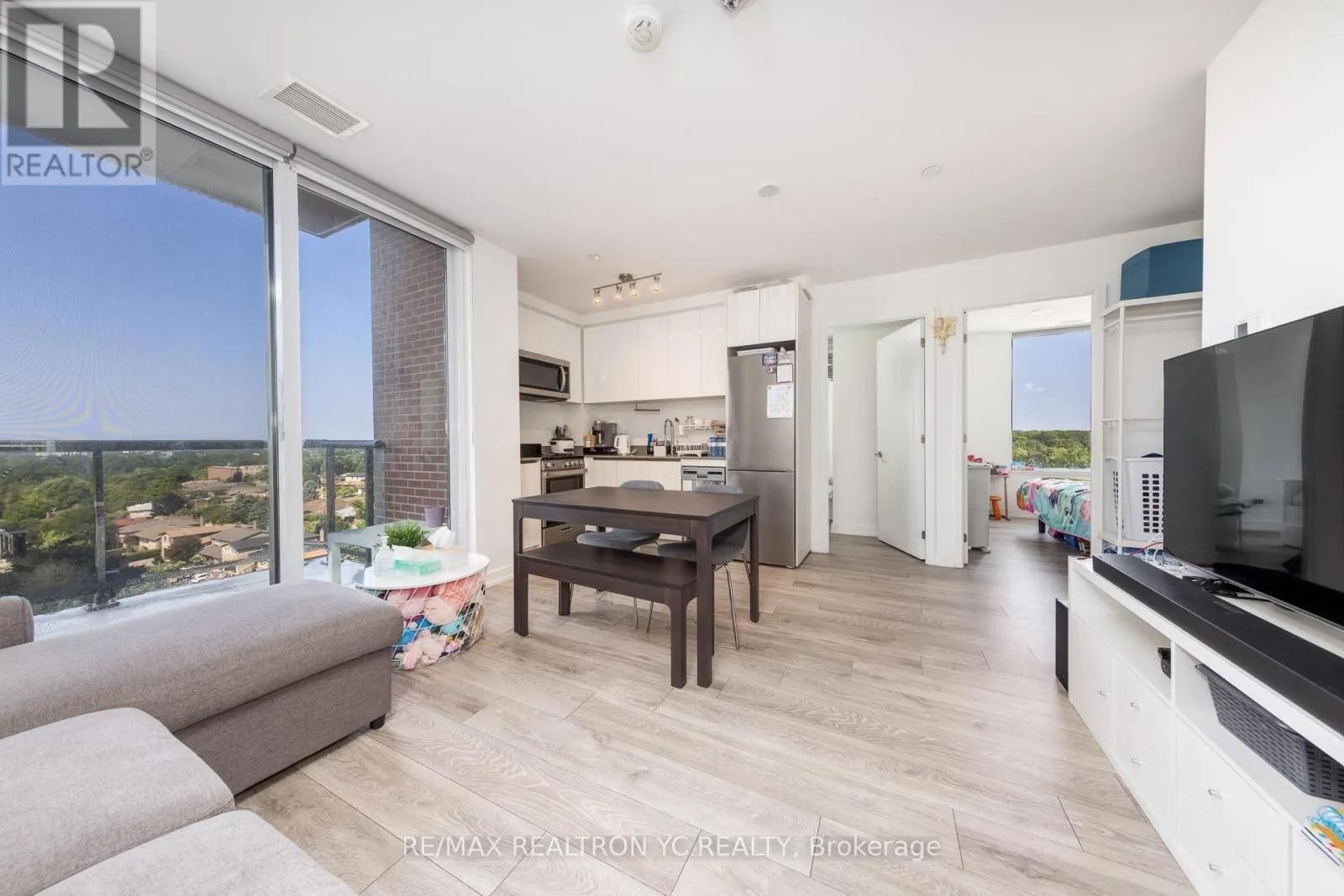 803 - 3100 KEELE STREET