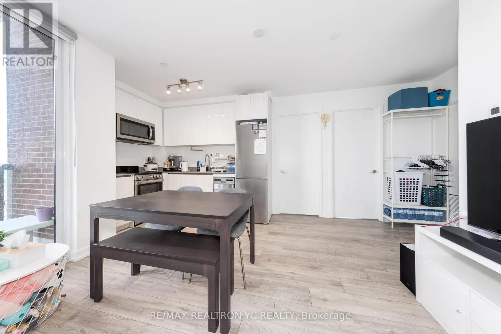 803 - 3100 KEELE STREET