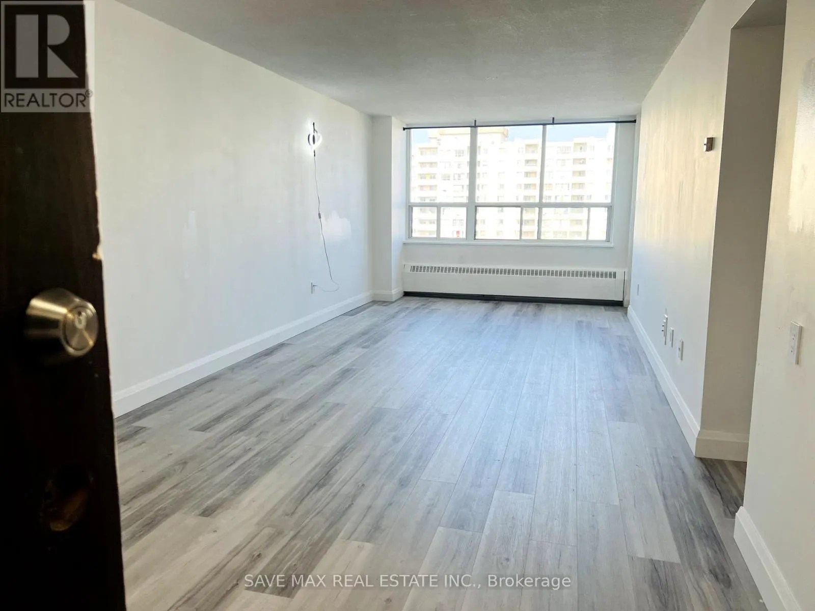 1812 - 370 DIXON ROAD