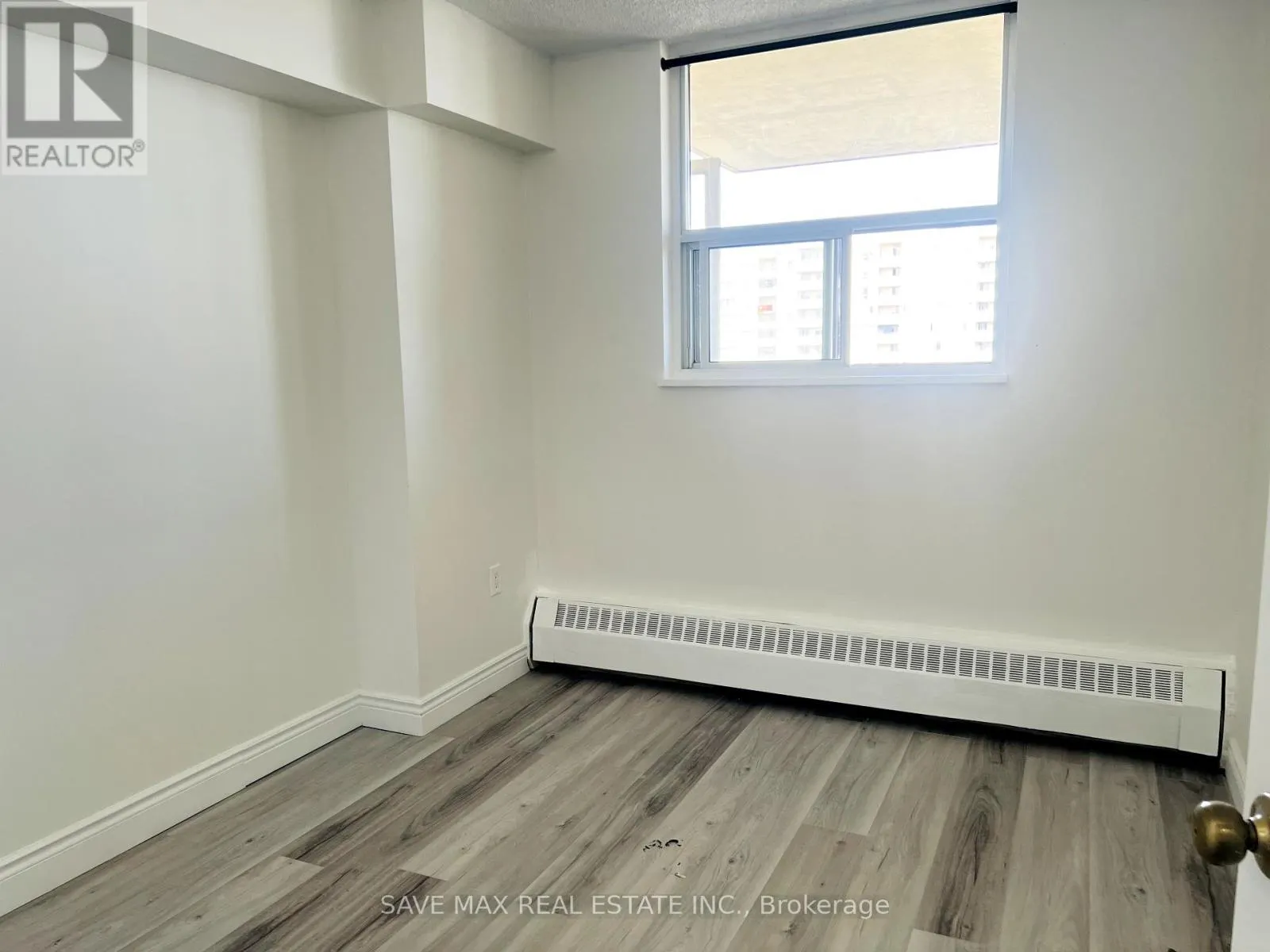 1812 - 370 DIXON ROAD