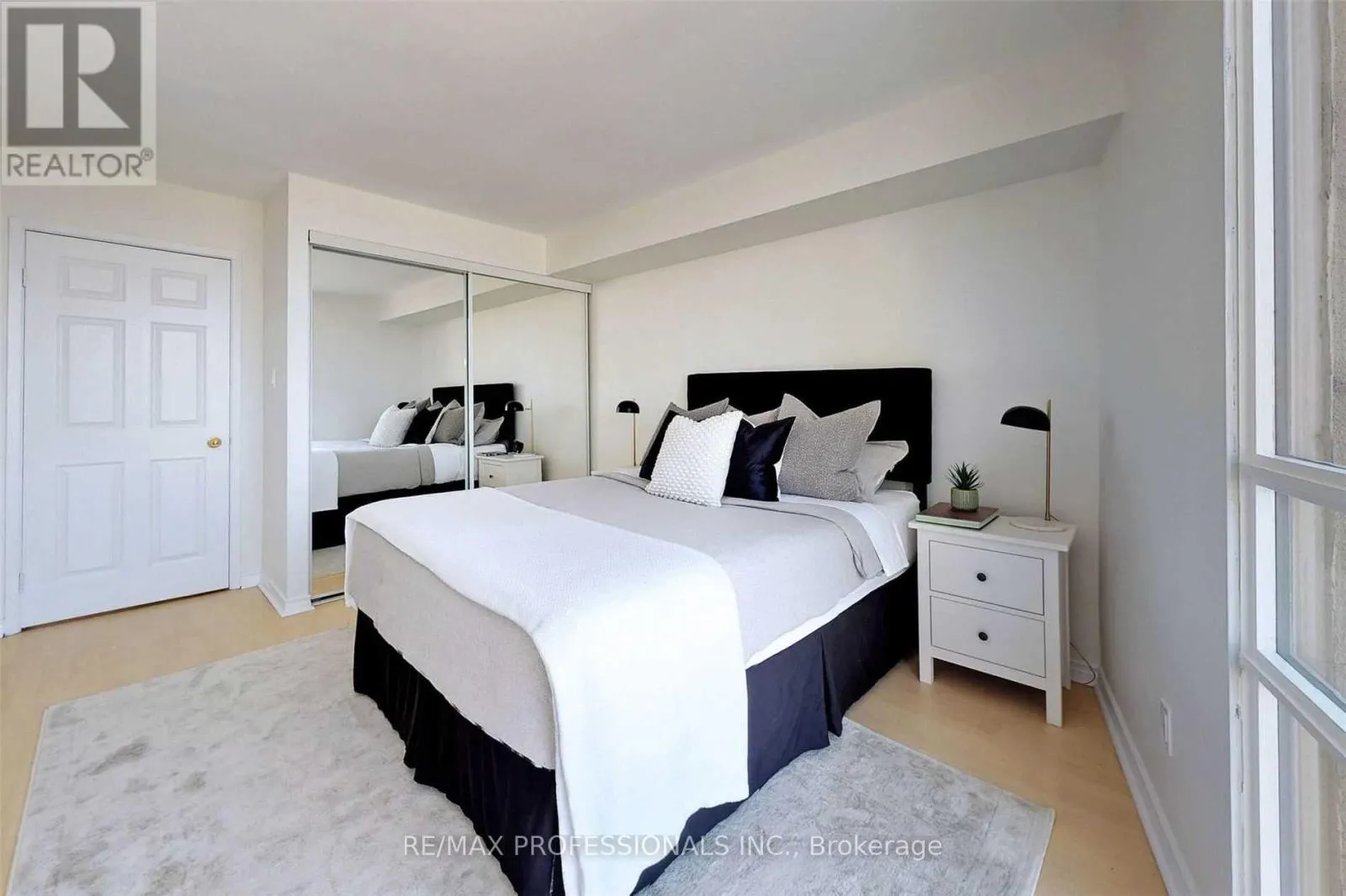 1604 - 50 EGLINTON AVENUE