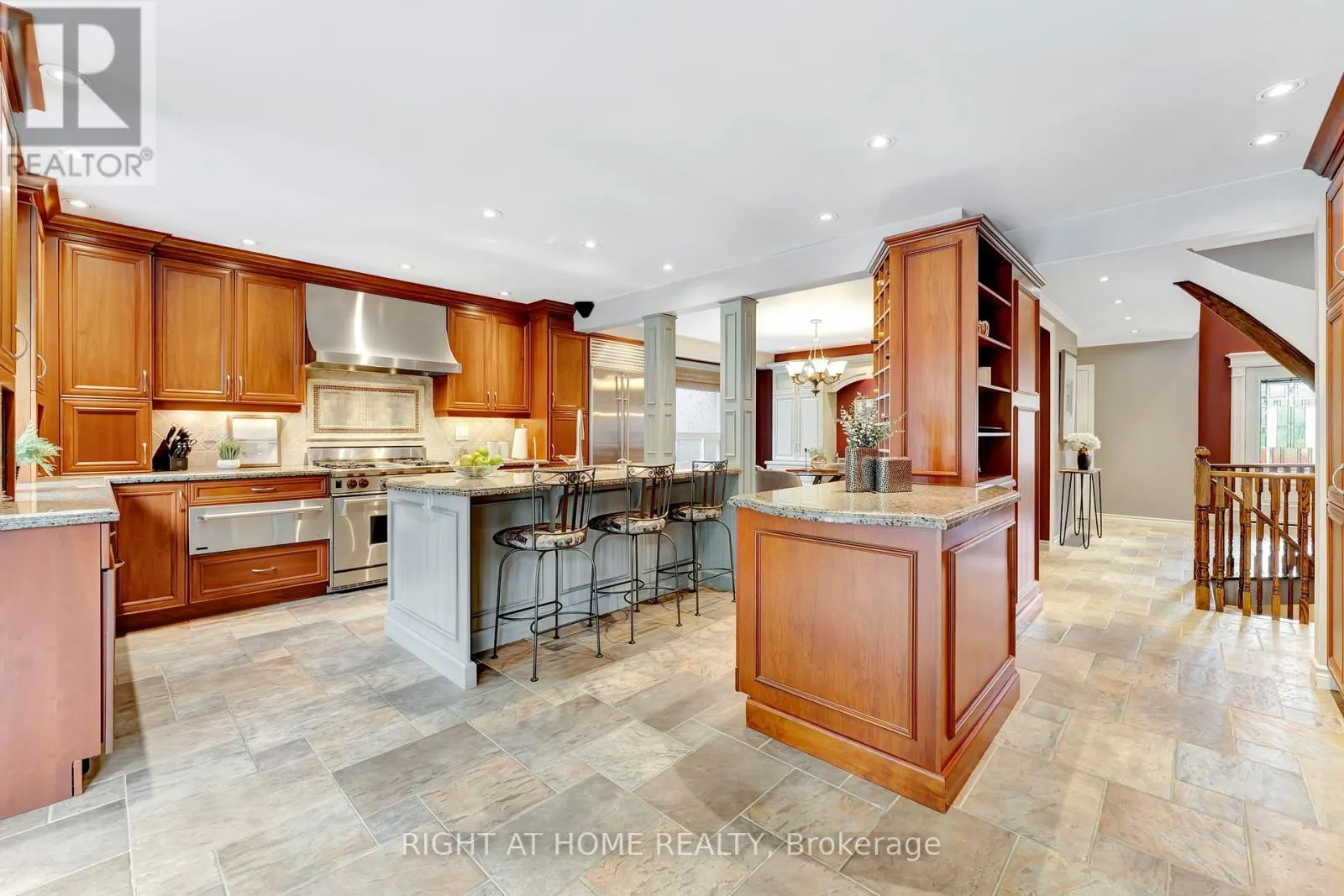 1511 RAVENSMOOR CRESCENT