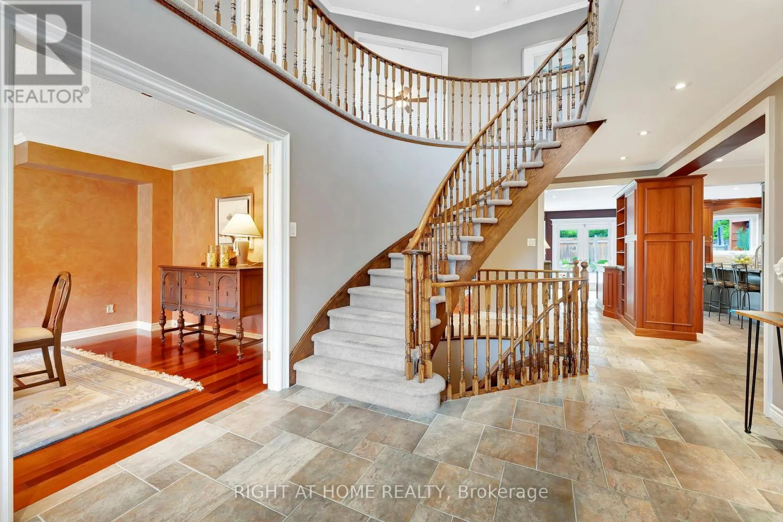 1511 RAVENSMOOR CRESCENT