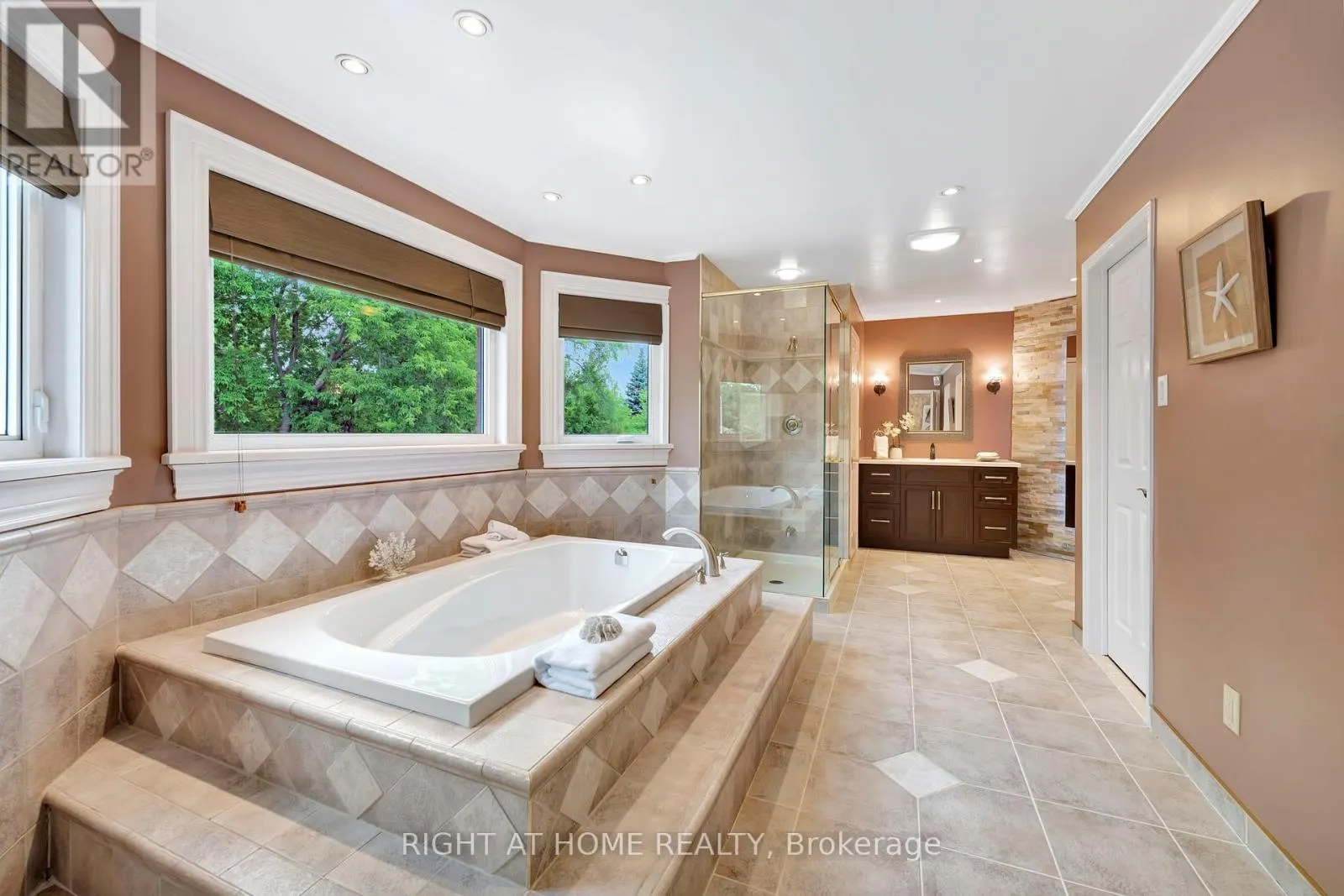 1511 RAVENSMOOR CRESCENT