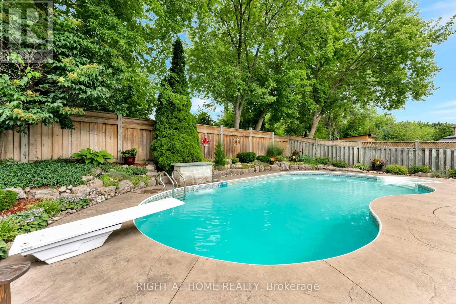 1511 RAVENSMOOR CRESCENT