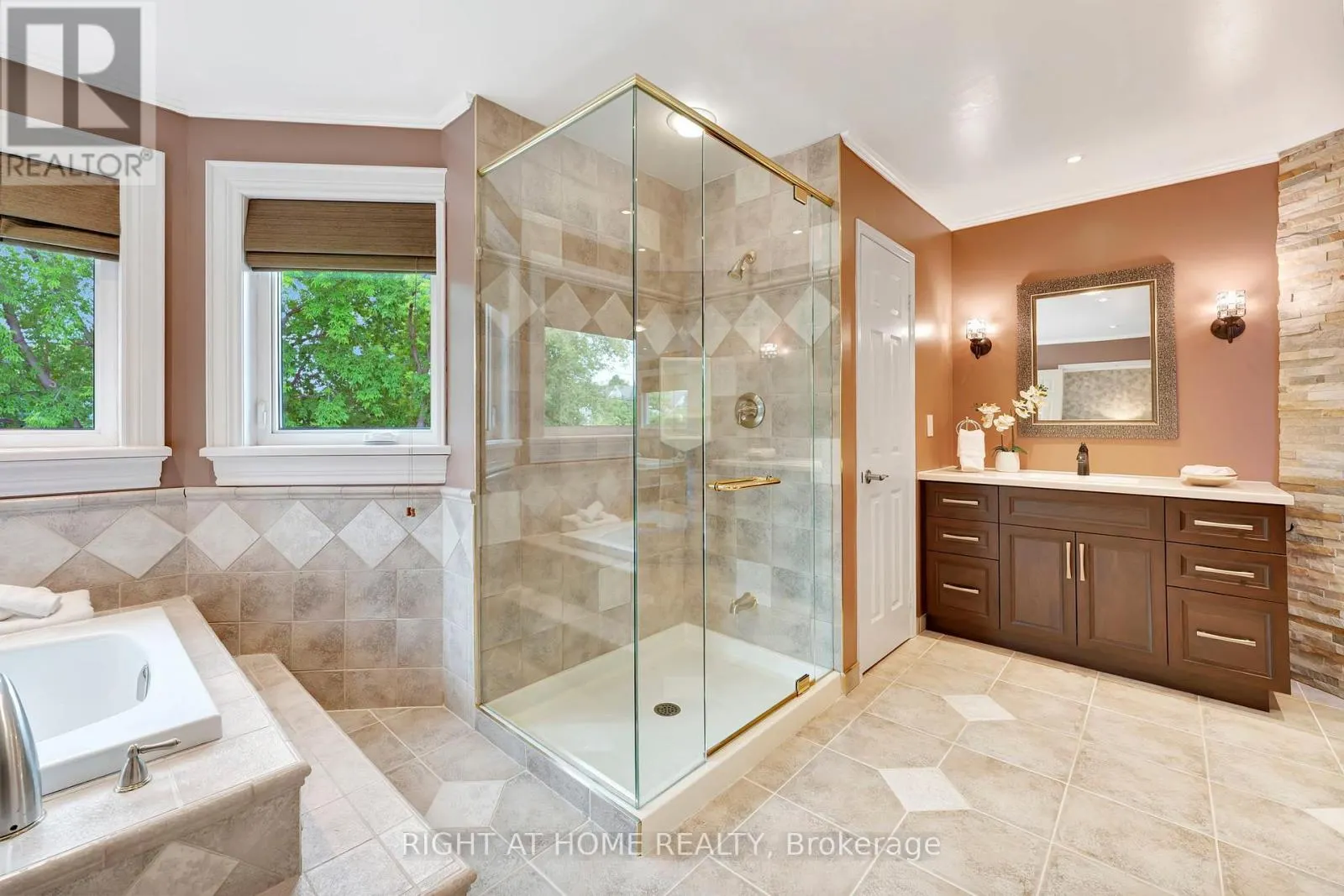 1511 RAVENSMOOR CRESCENT