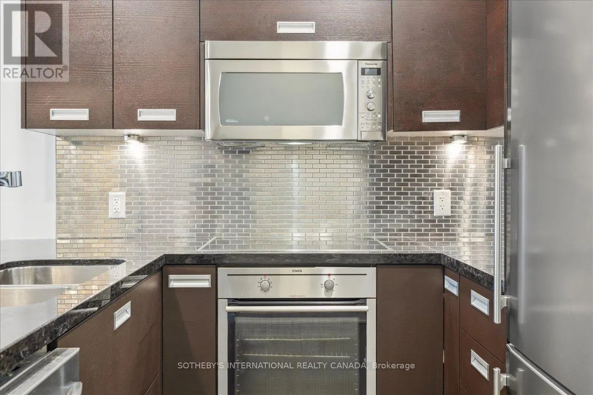 915 - 90 PARK LAWN ROAD