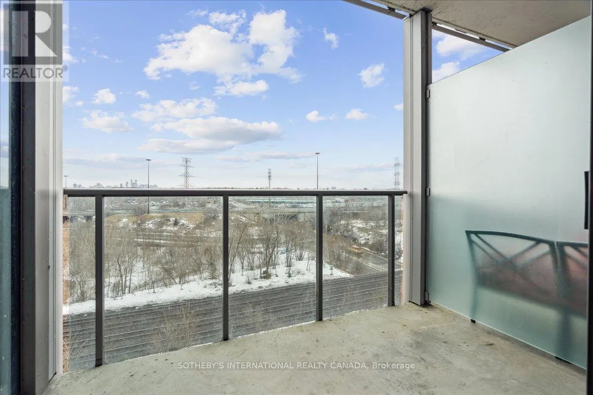 915 - 90 PARK LAWN ROAD
