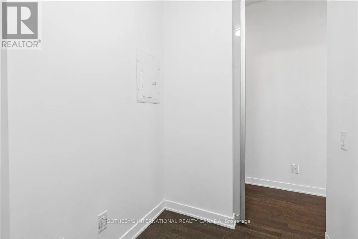 915 - 90 PARK LAWN ROAD