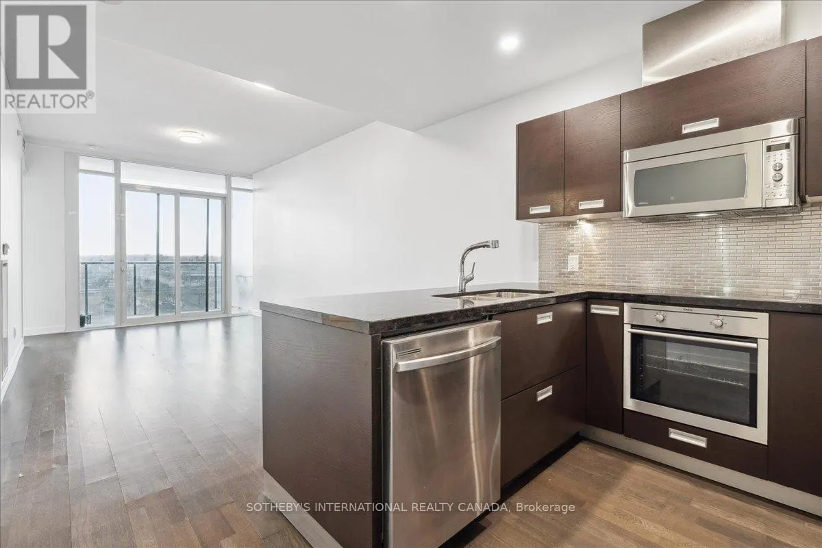 915 - 90 PARK LAWN ROAD