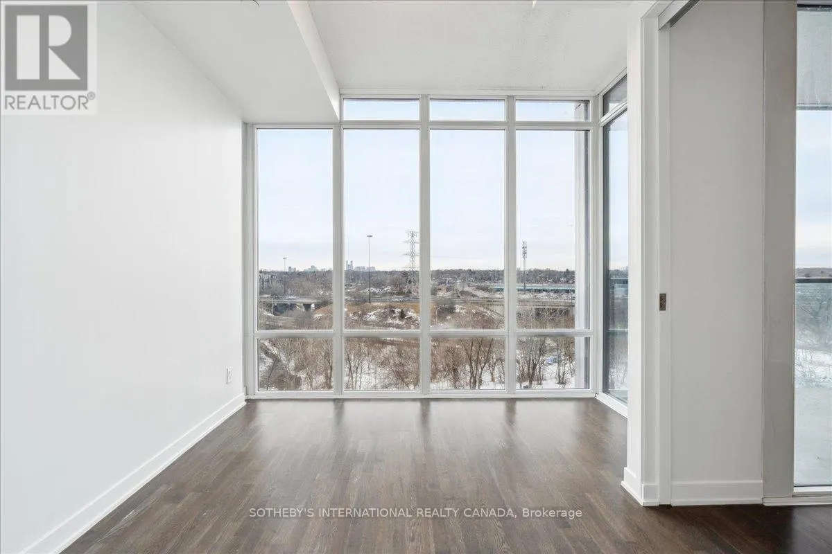 915 - 90 PARK LAWN ROAD
