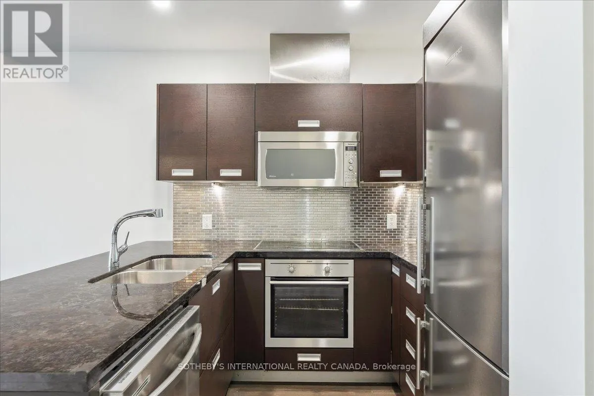 915 - 90 PARK LAWN ROAD
