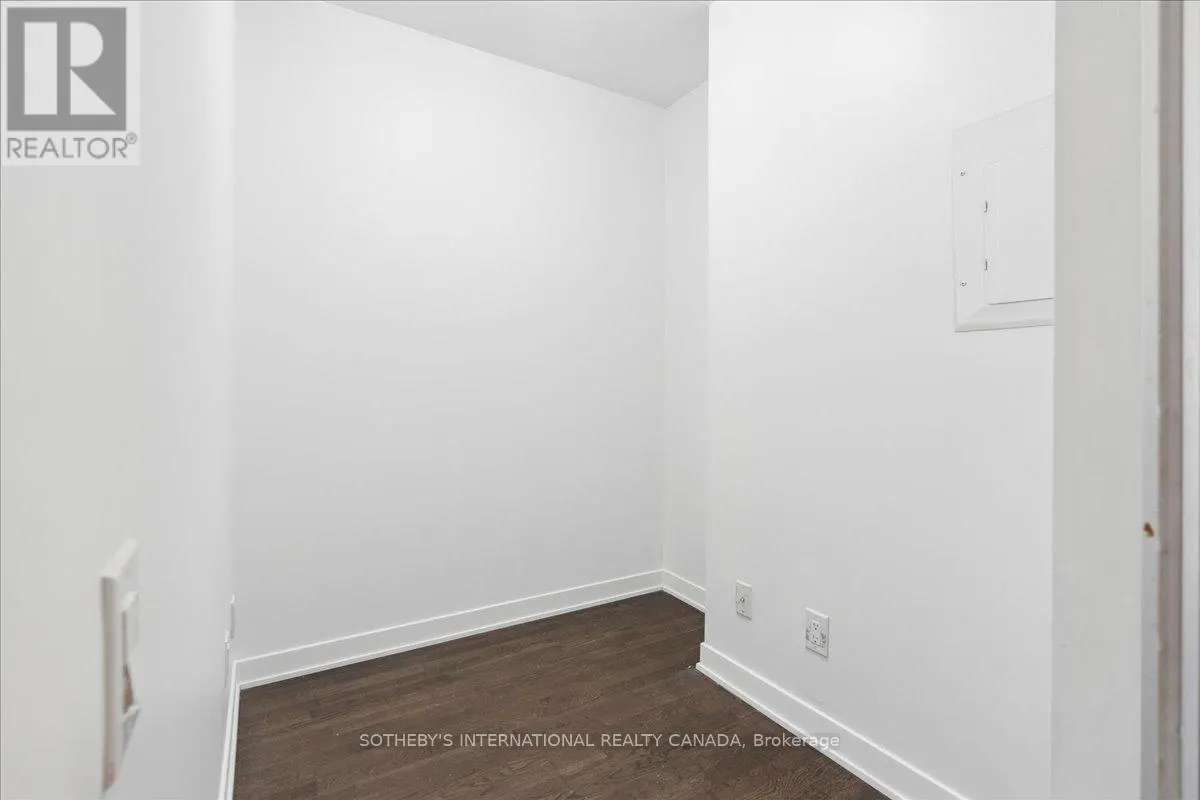 915 - 90 PARK LAWN ROAD