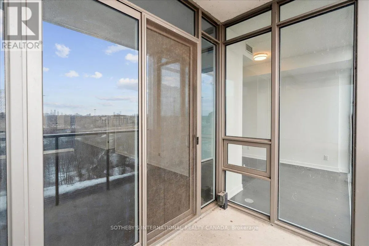 915 - 90 PARK LAWN ROAD