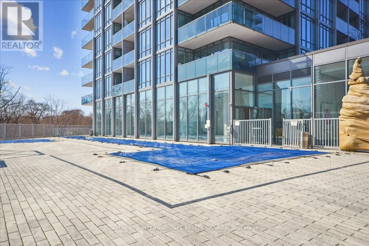 915 - 90 PARK LAWN ROAD