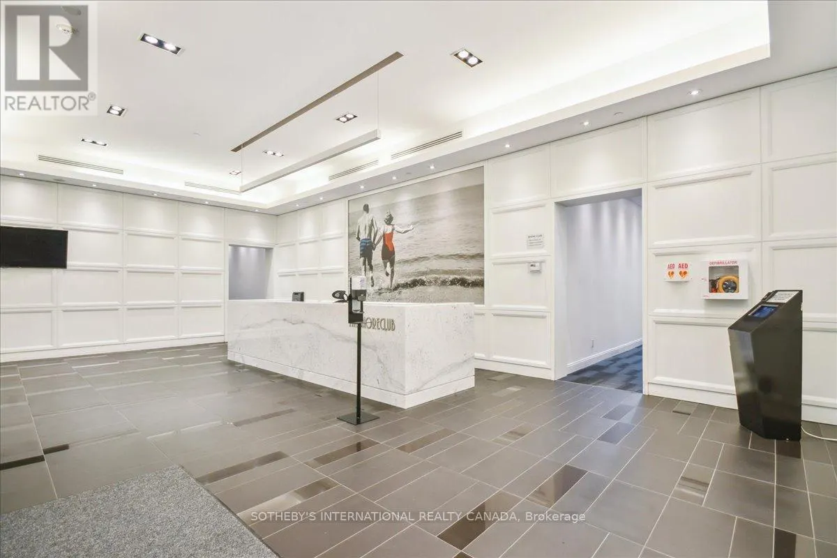 915 - 90 PARK LAWN ROAD