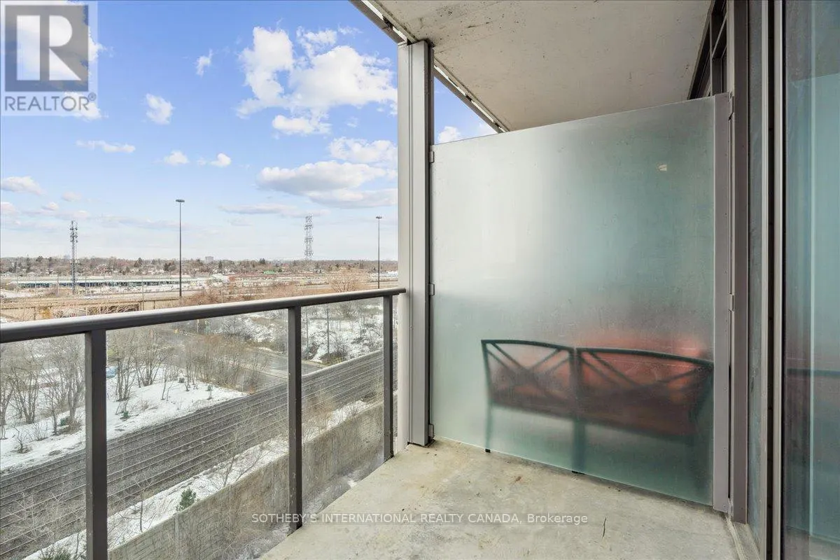 915 - 90 PARK LAWN ROAD