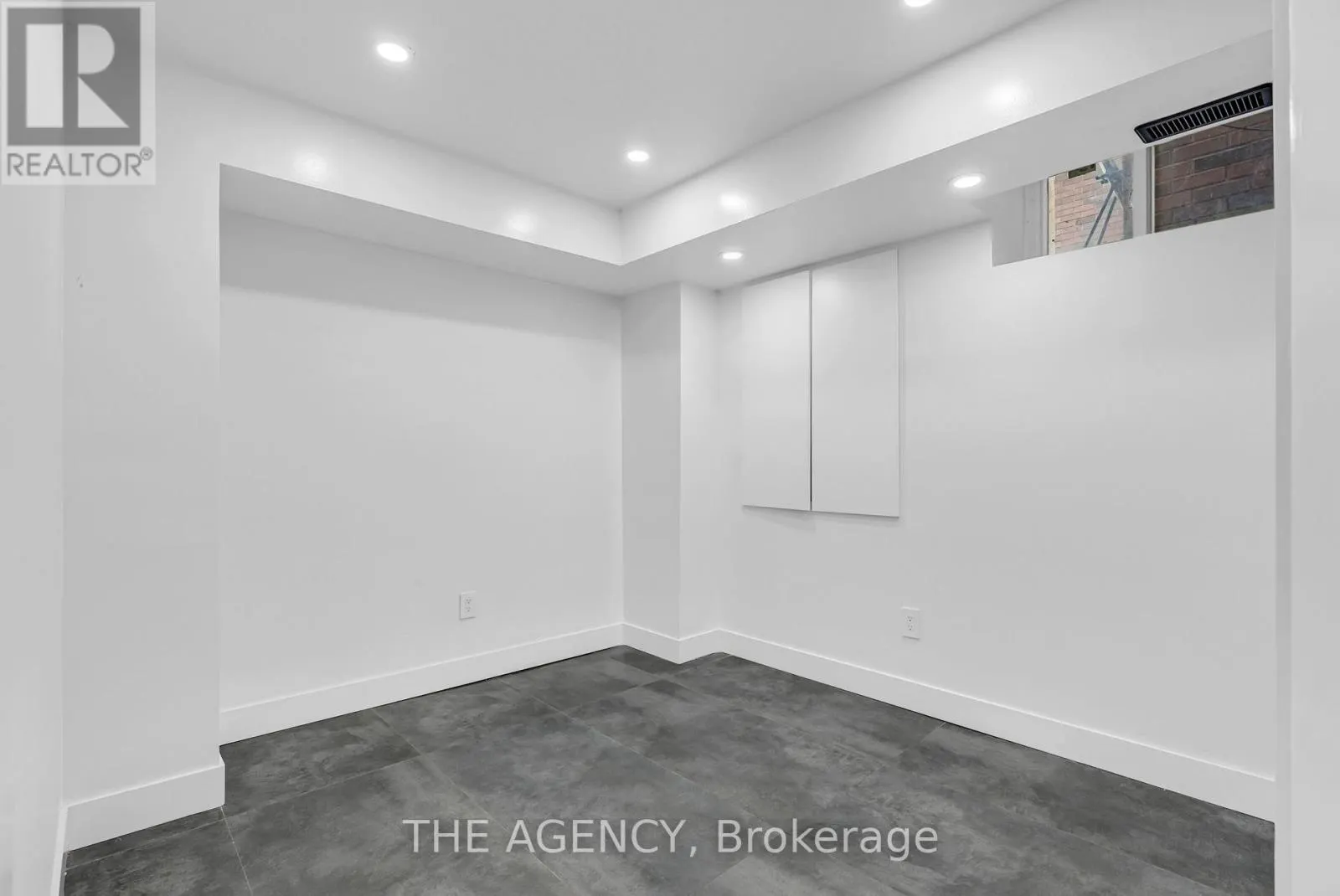 13 WATERWIDE CRESCENT