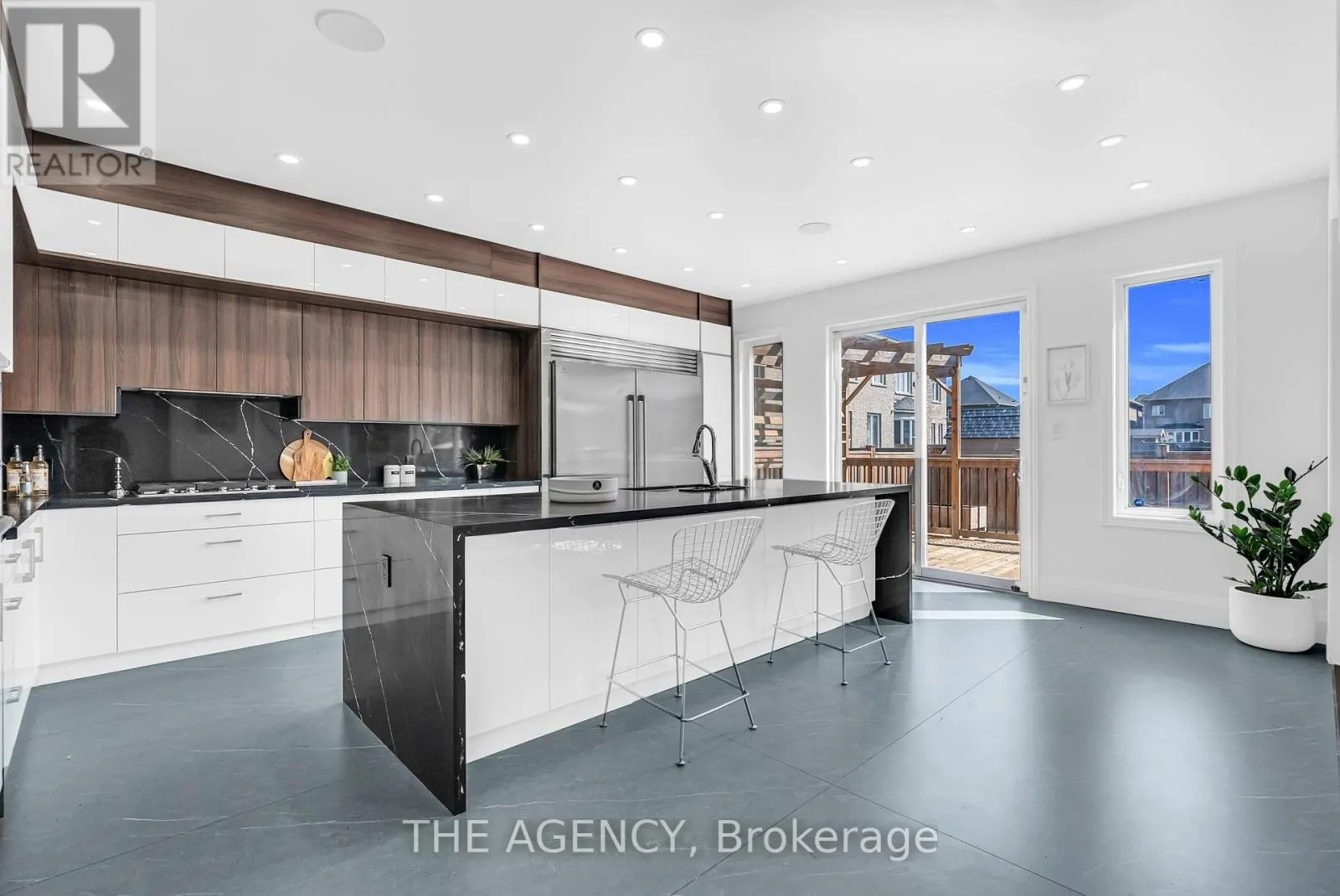 13 WATERWIDE CRESCENT