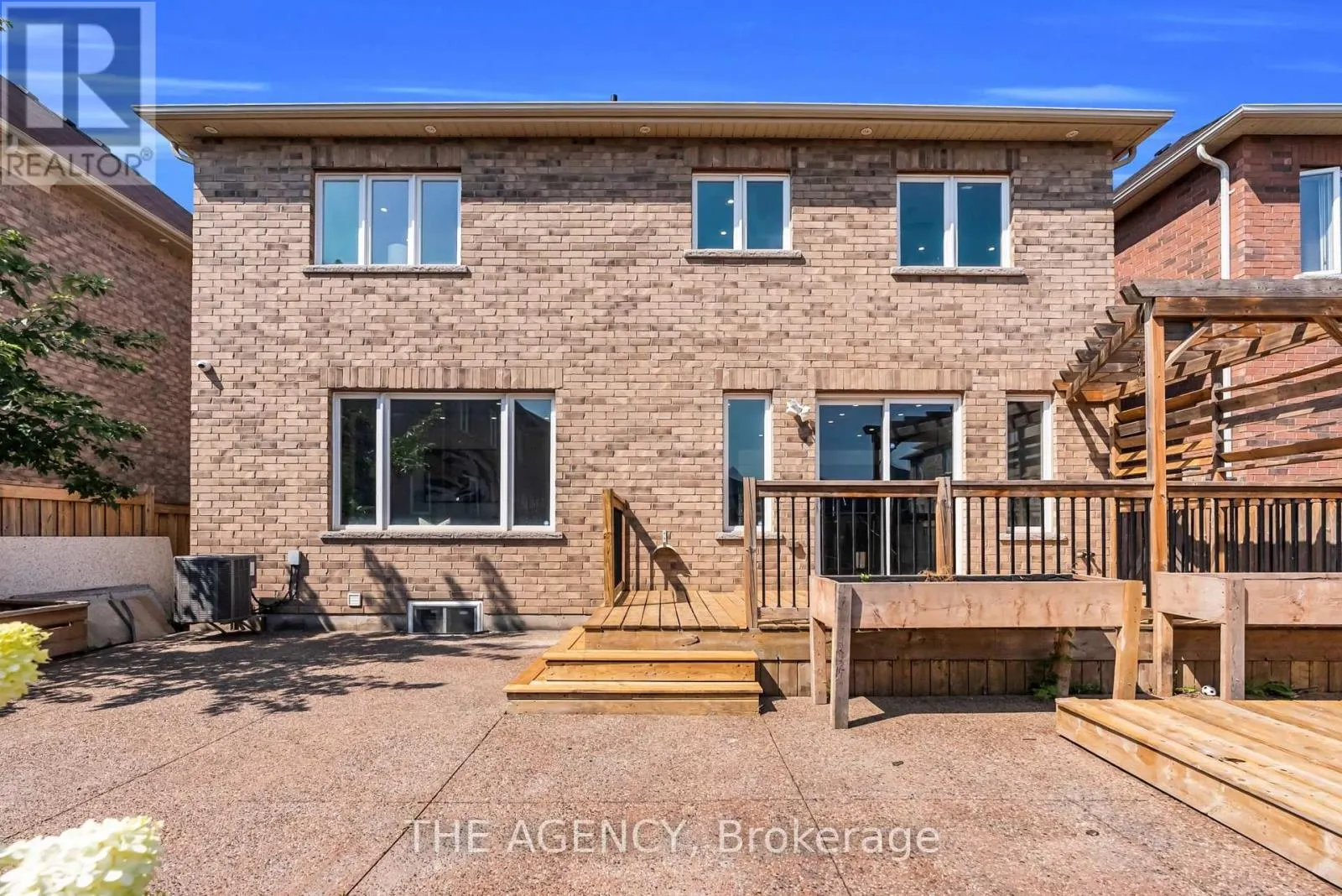 13 WATERWIDE CRESCENT