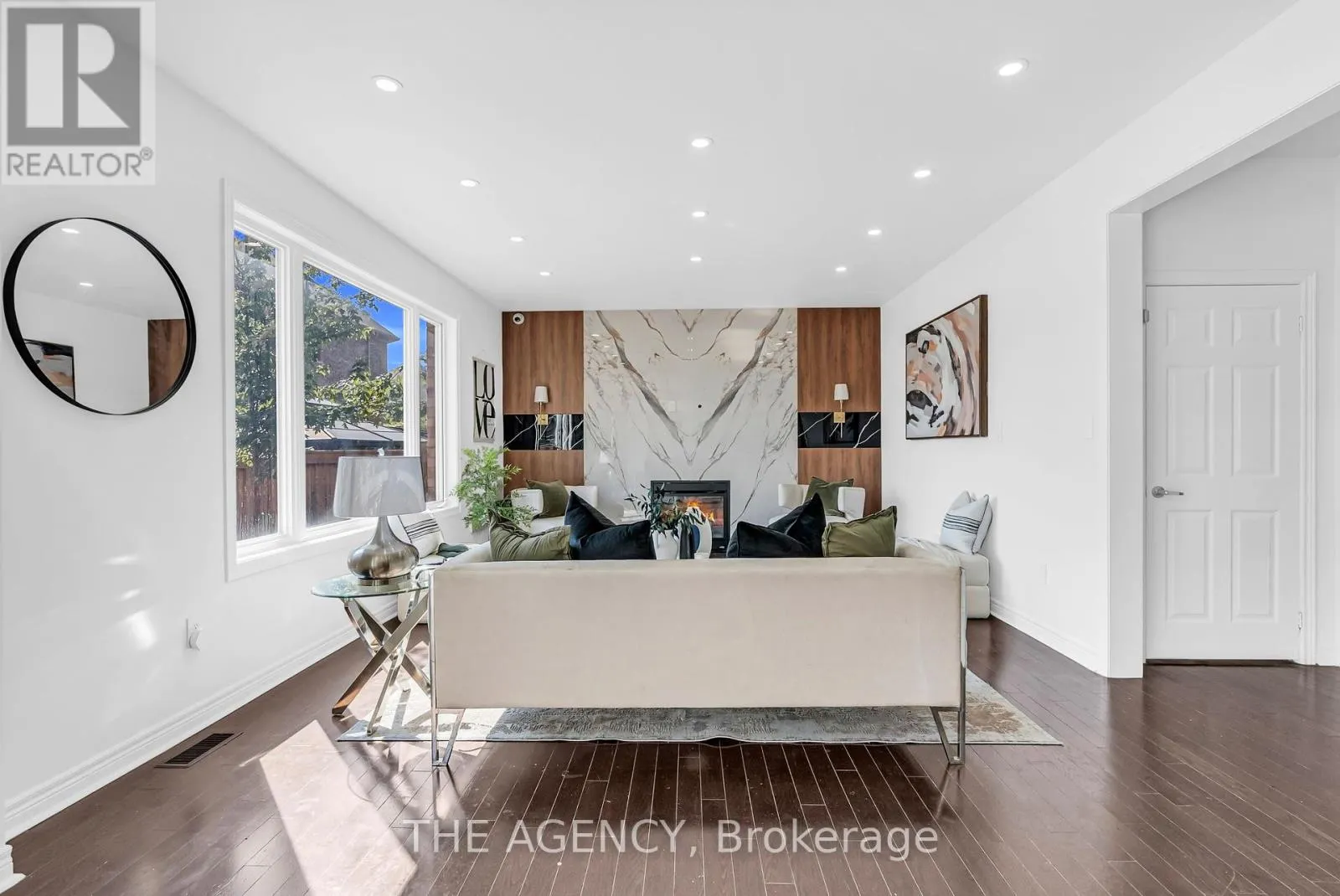13 WATERWIDE CRESCENT