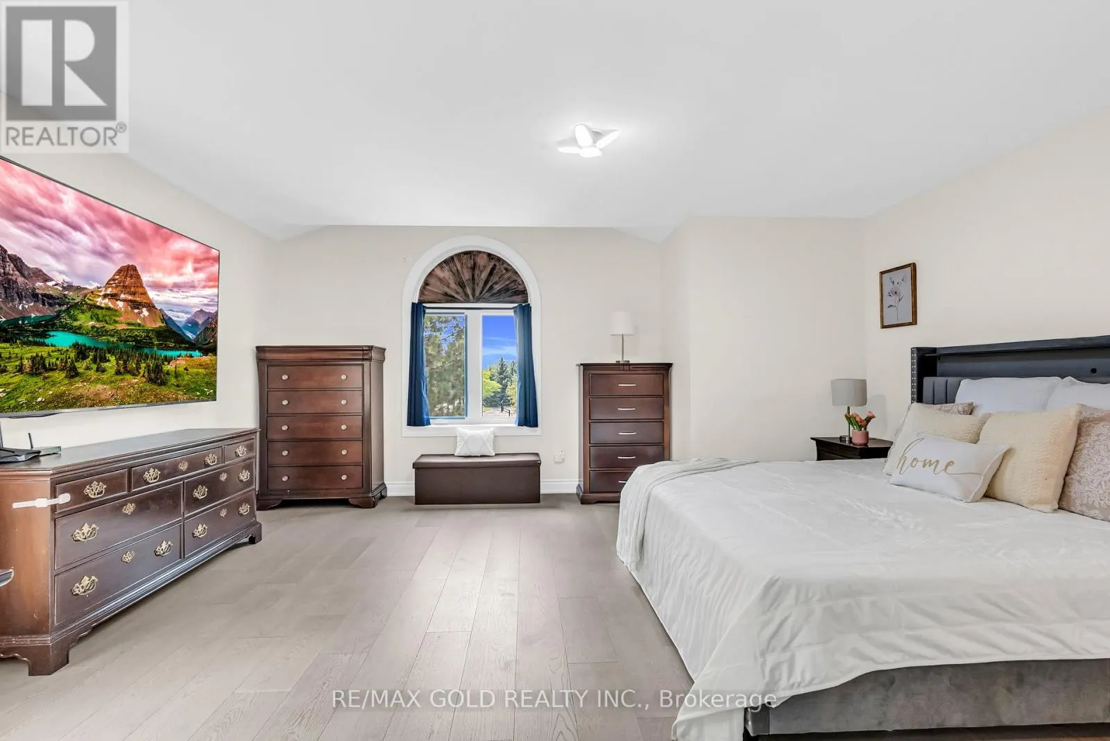 2901 GARDENVIEW CRESCENT