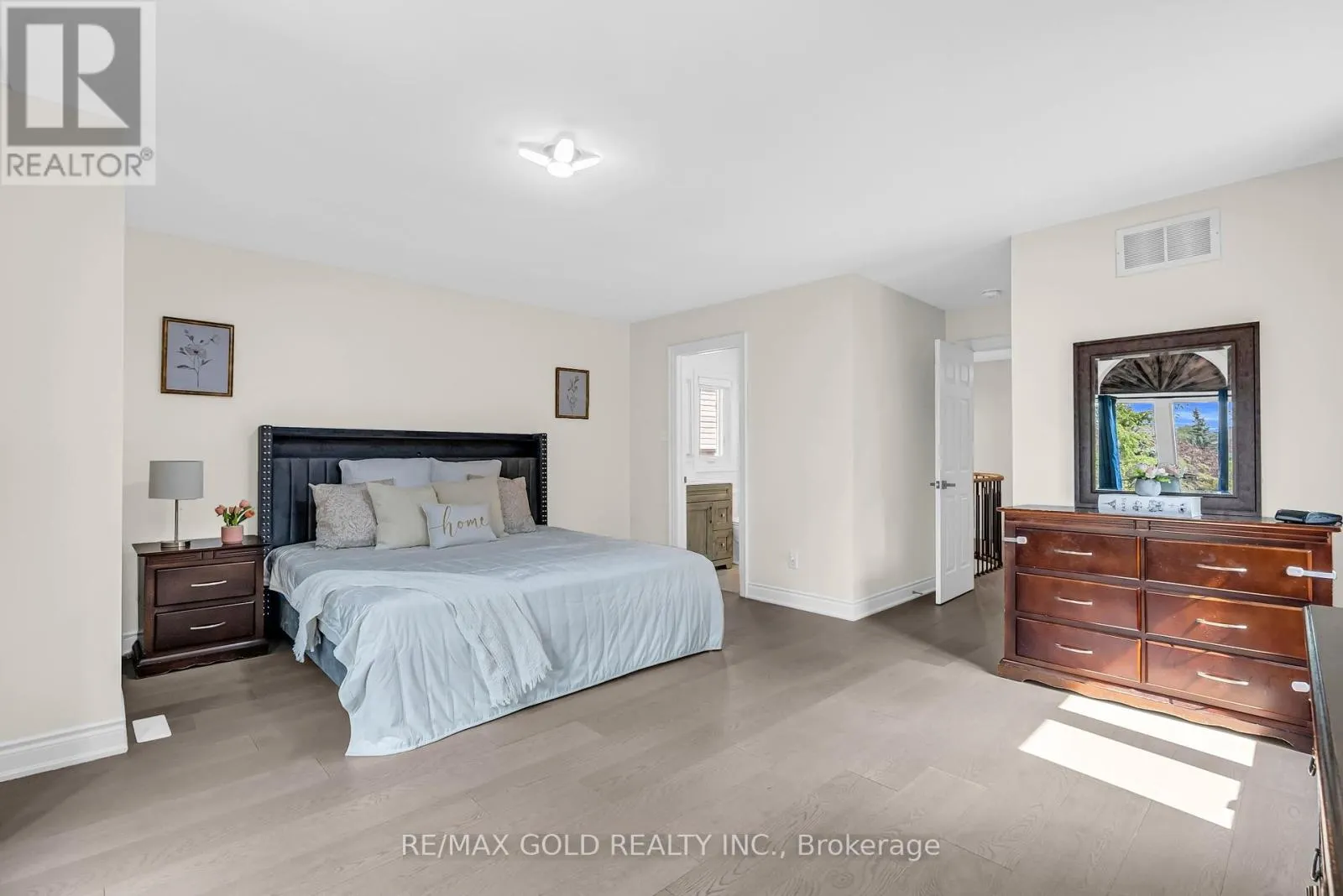 2901 GARDENVIEW CRESCENT