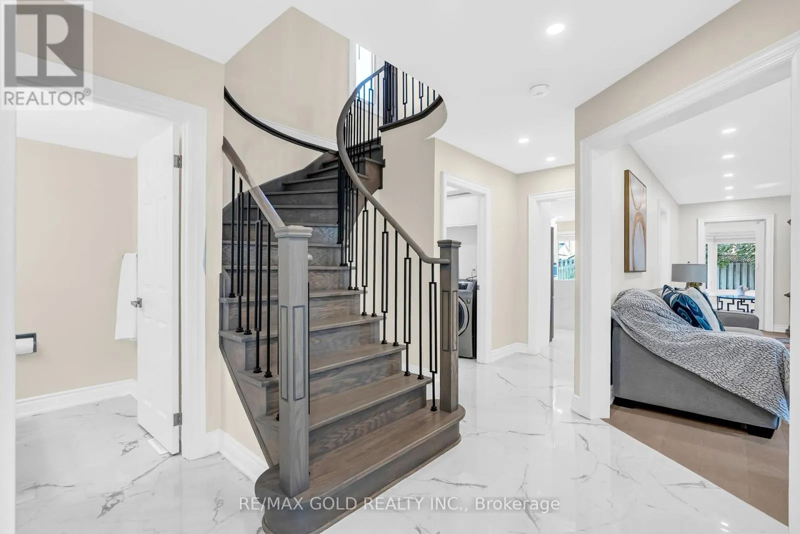 2901 GARDENVIEW CRESCENT
