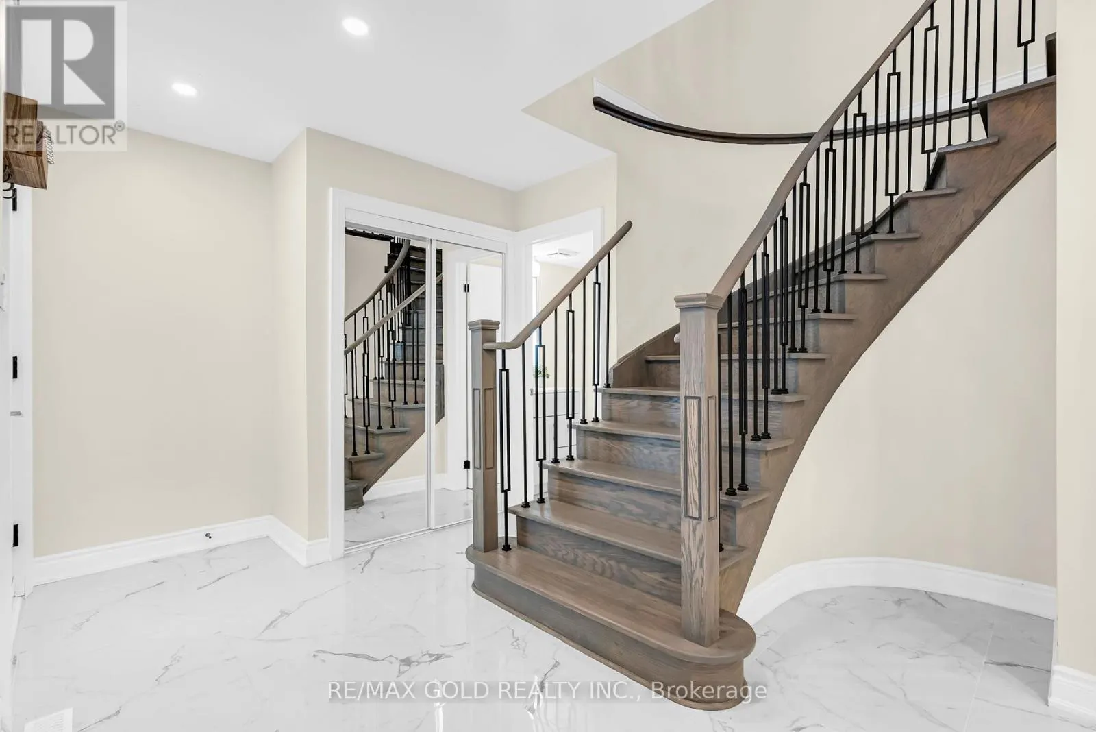 2901 GARDENVIEW CRESCENT