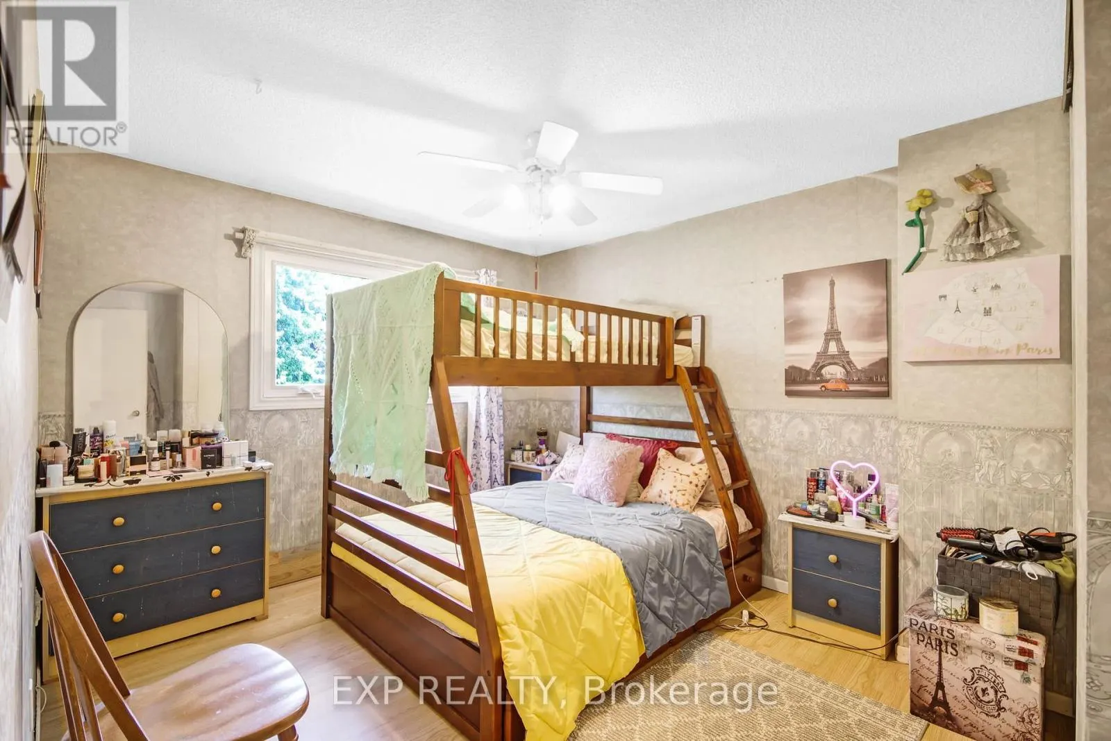 89 KINGSWOOD DRIVE