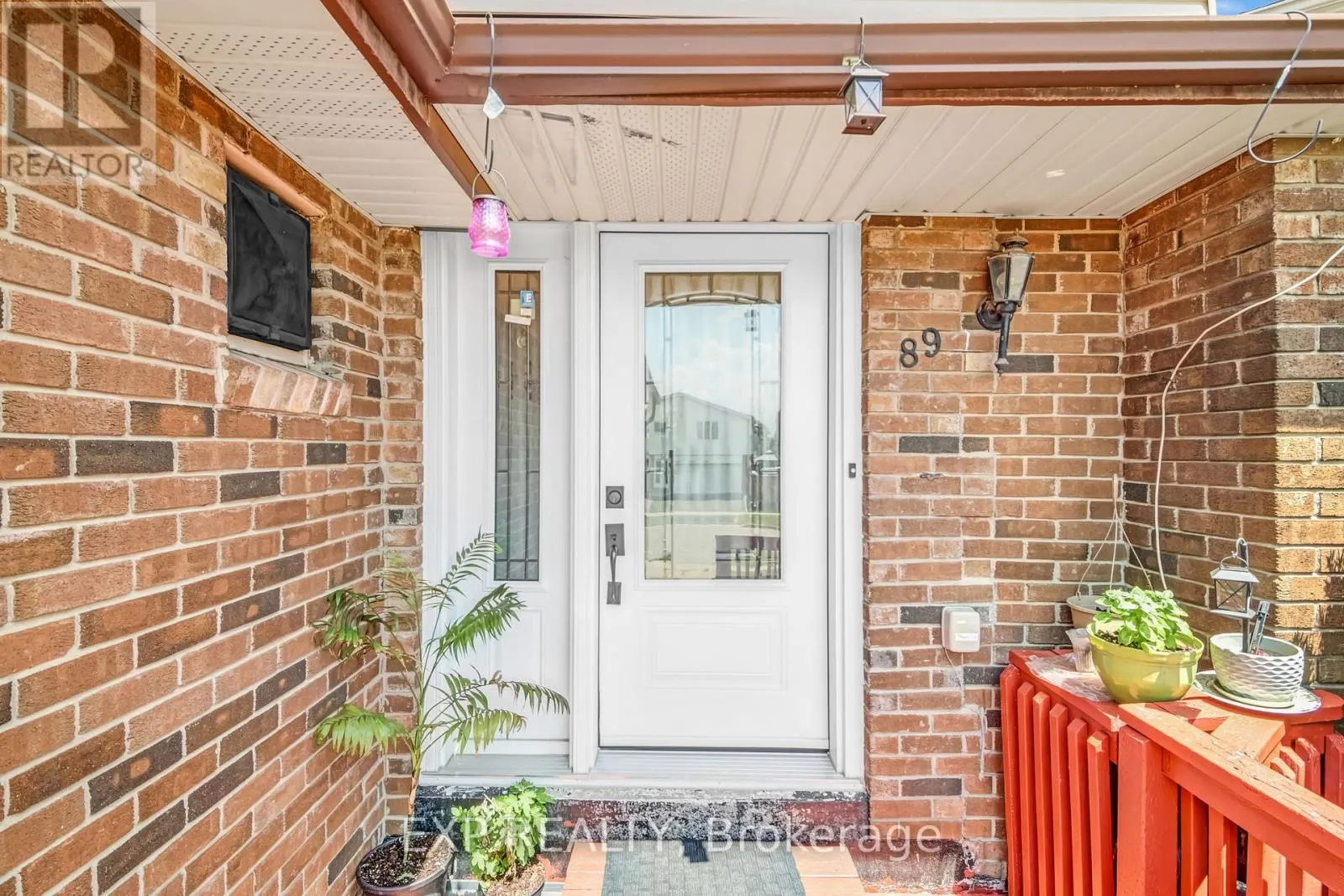 89 KINGSWOOD DRIVE