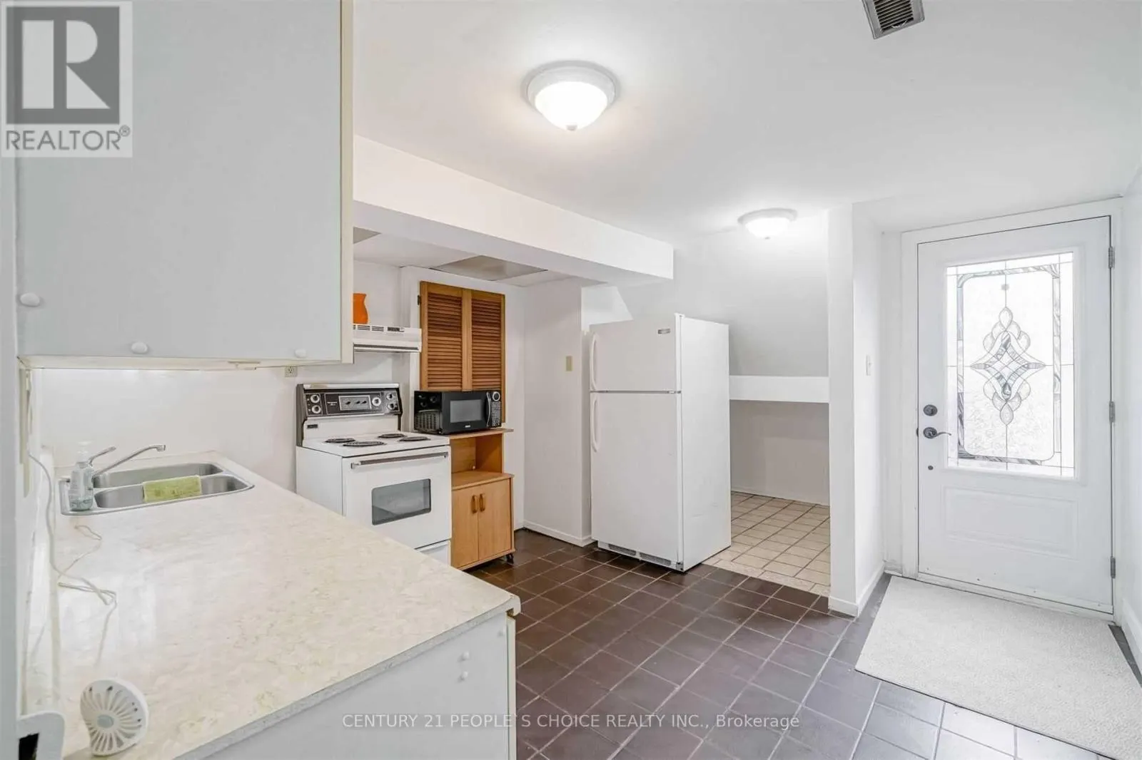 58 CAMBERLEY CRESCENT