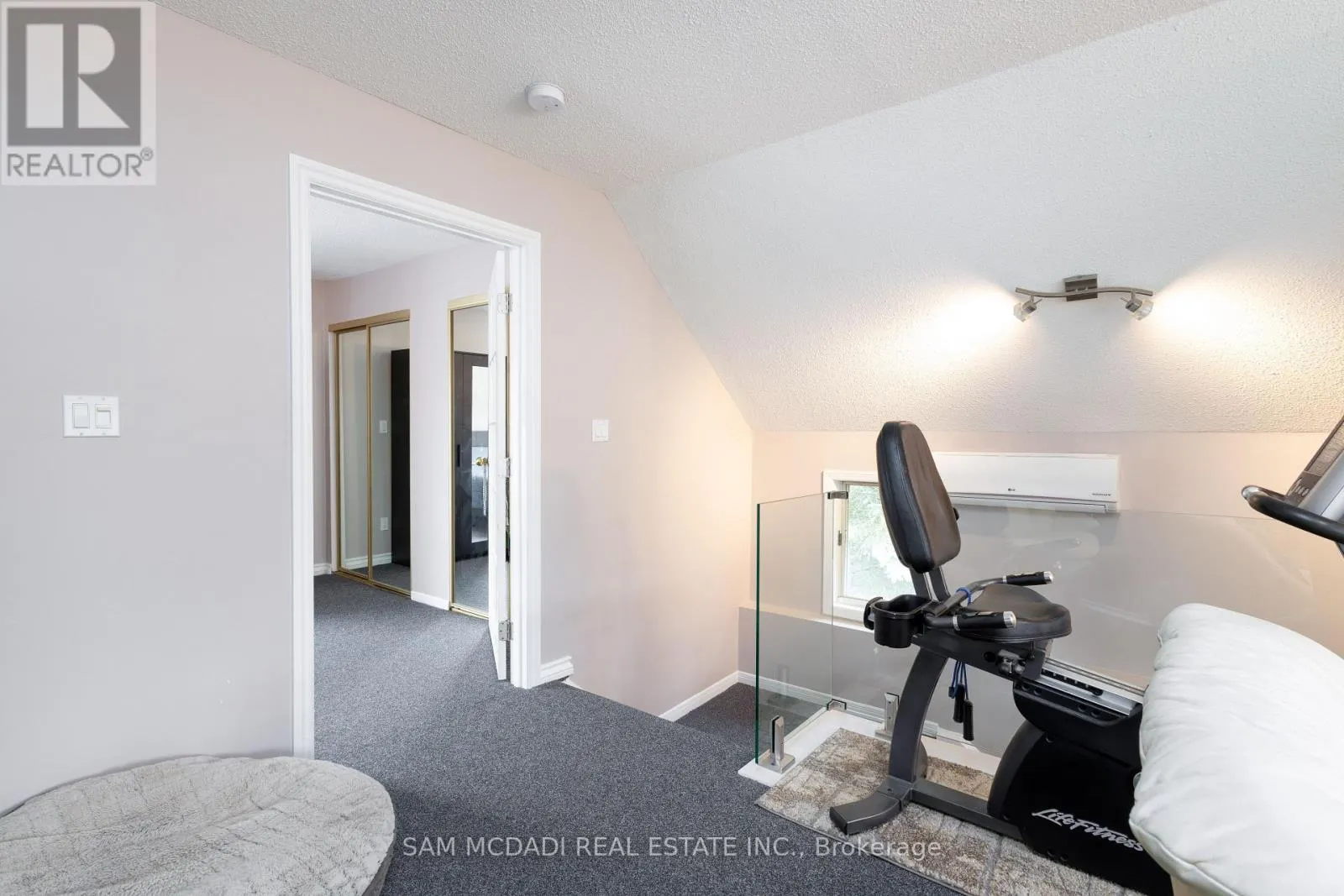 APT B - 14011 TRAFALGAR ROAD