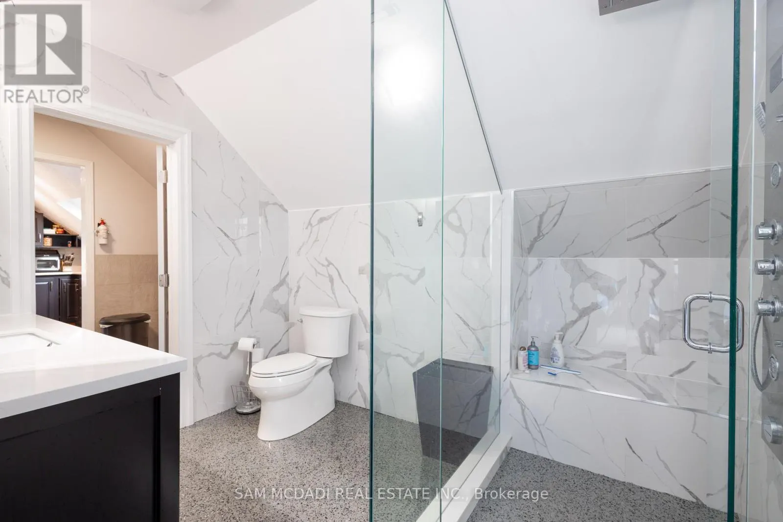 APT B - 14011 TRAFALGAR ROAD