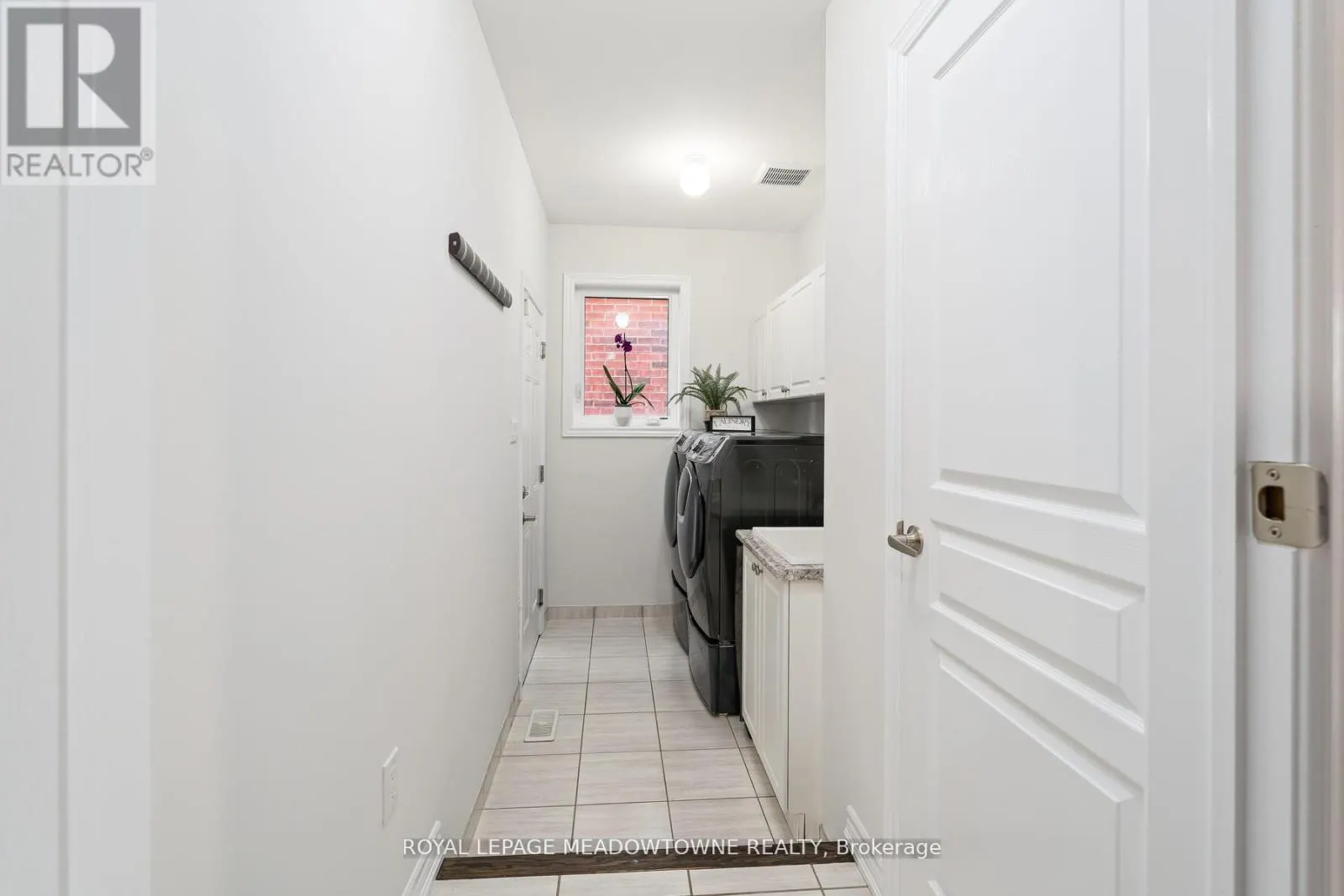 121 UPPER CANADA COURT