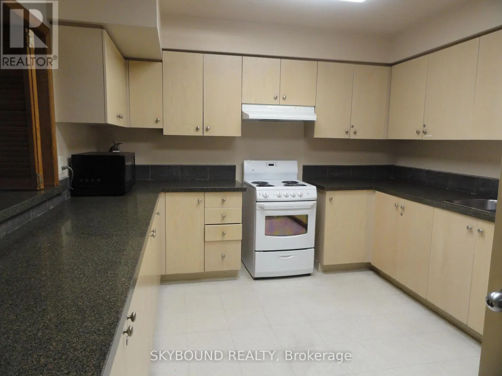 909 - 2177 BURNHAMTHORPE ROAD W