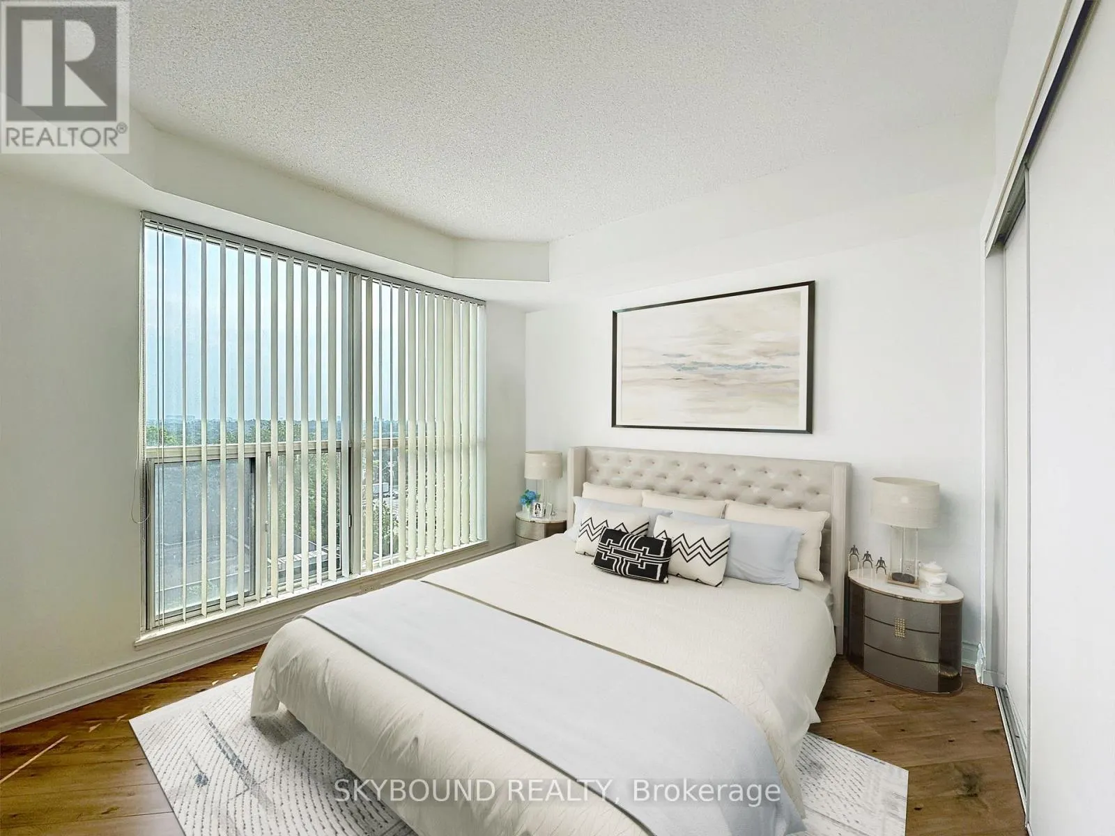 909 - 2177 BURNHAMTHORPE ROAD W