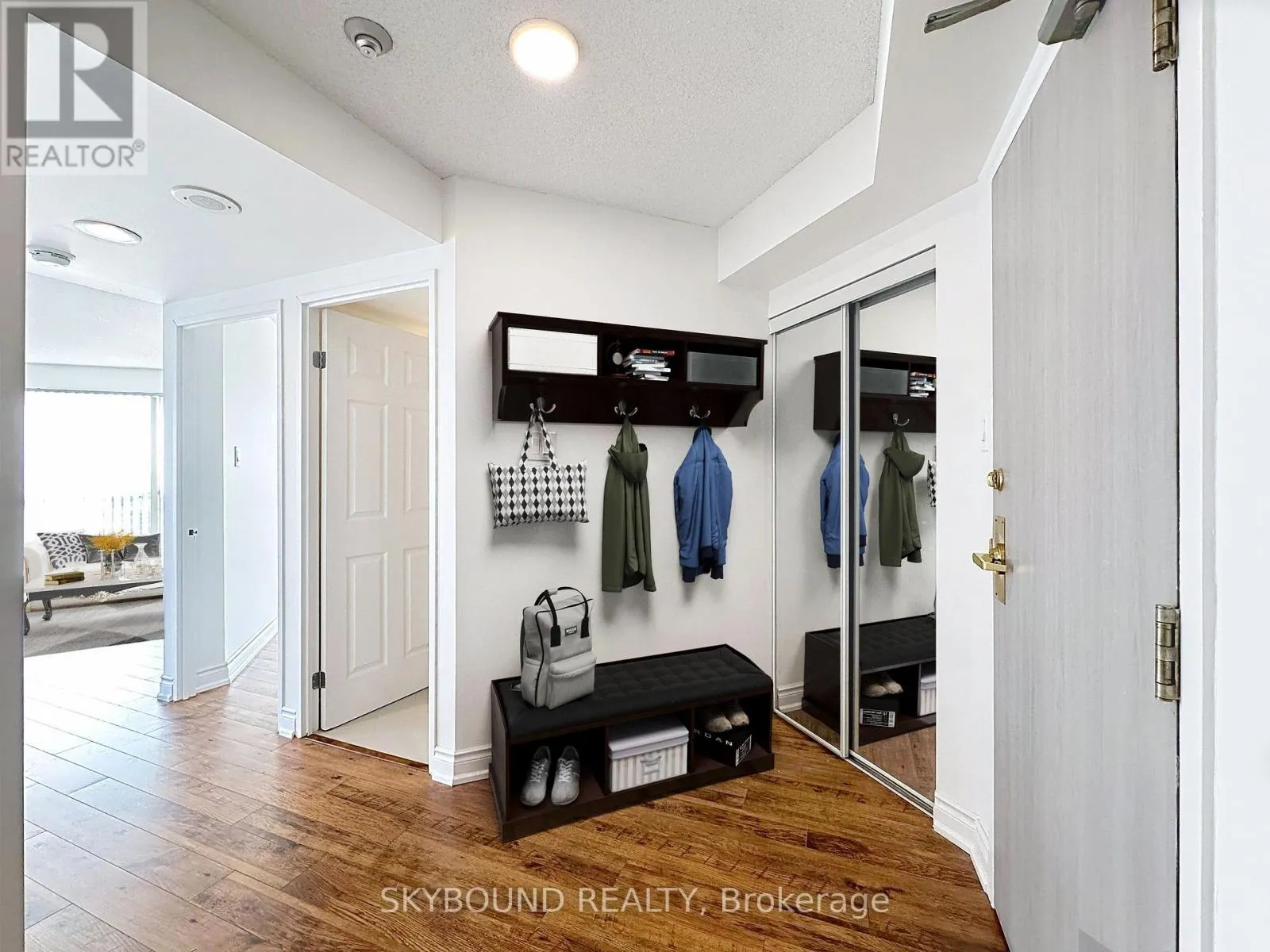 909 - 2177 BURNHAMTHORPE ROAD W