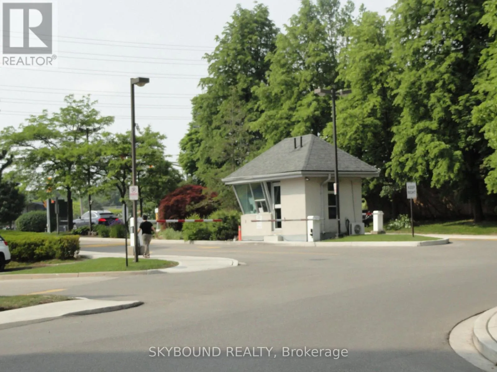 909 - 2177 BURNHAMTHORPE ROAD W