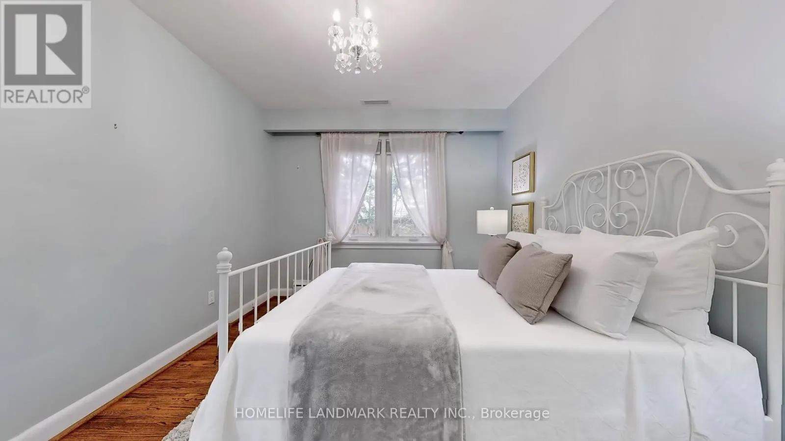 12 CAROUSEL COURT