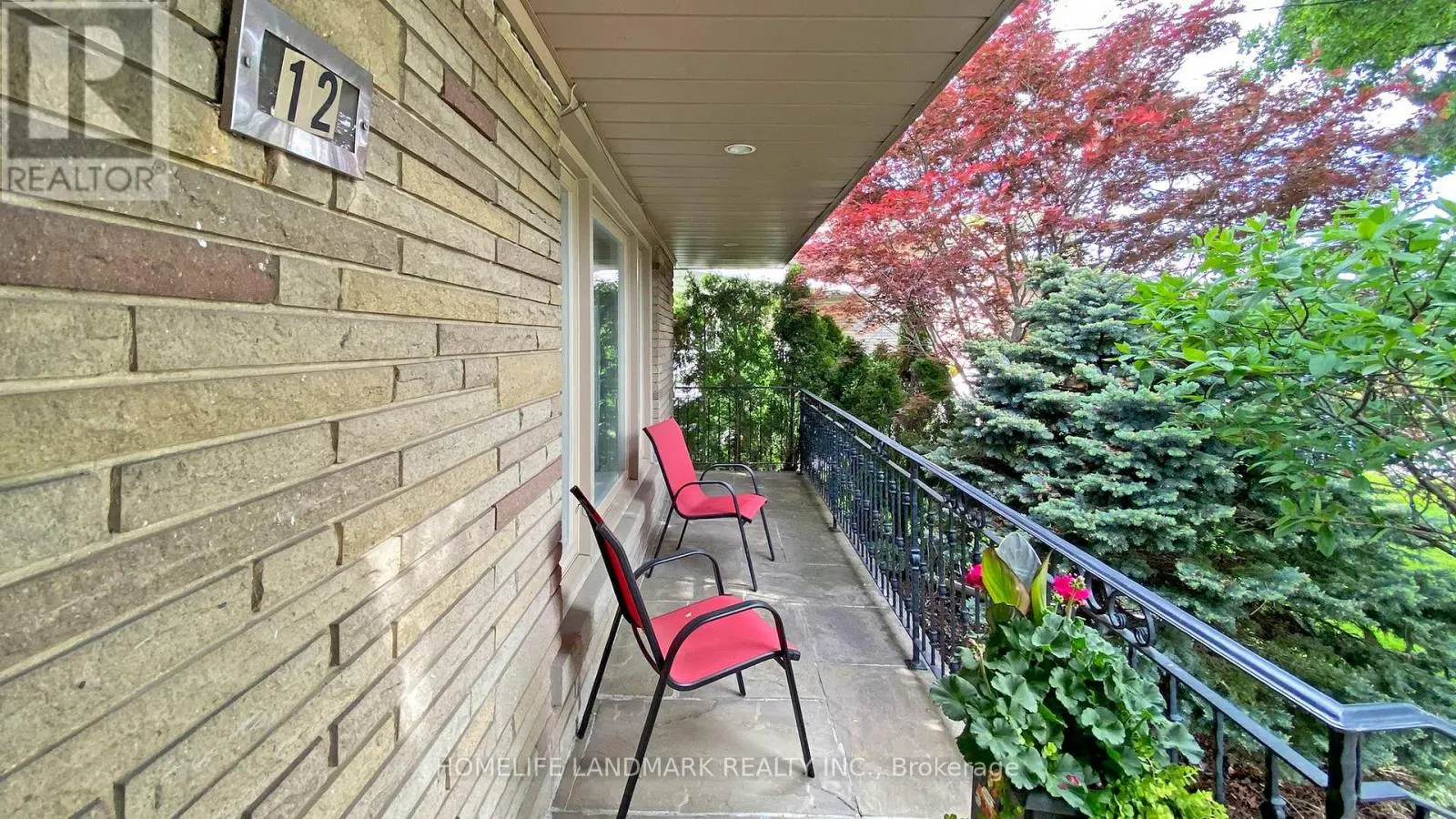 12 CAROUSEL COURT