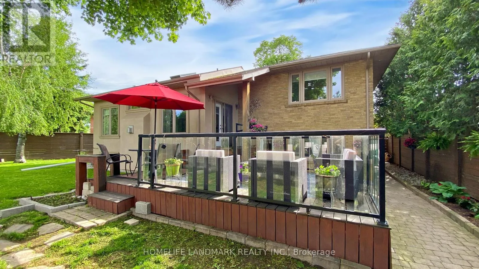 12 CAROUSEL COURT