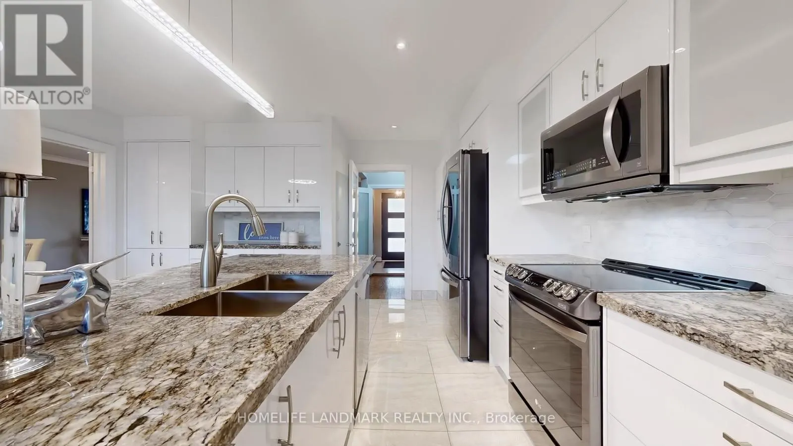 12 CAROUSEL COURT