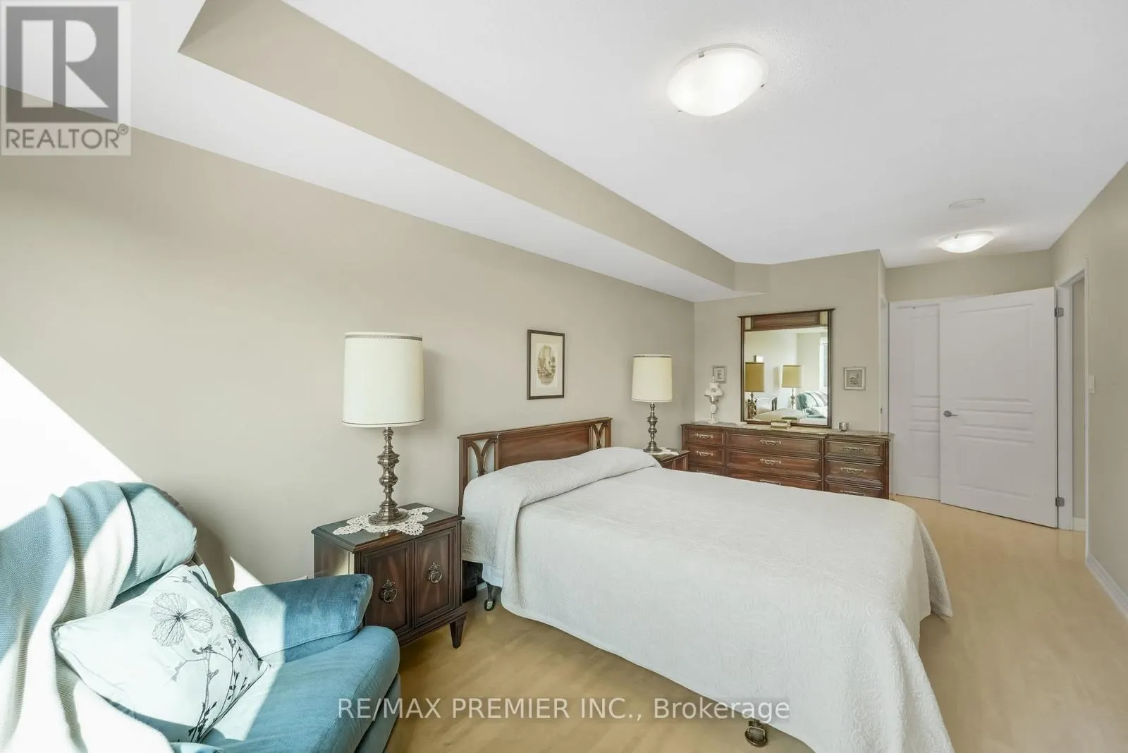 1403 ROYAL YORK ROAD